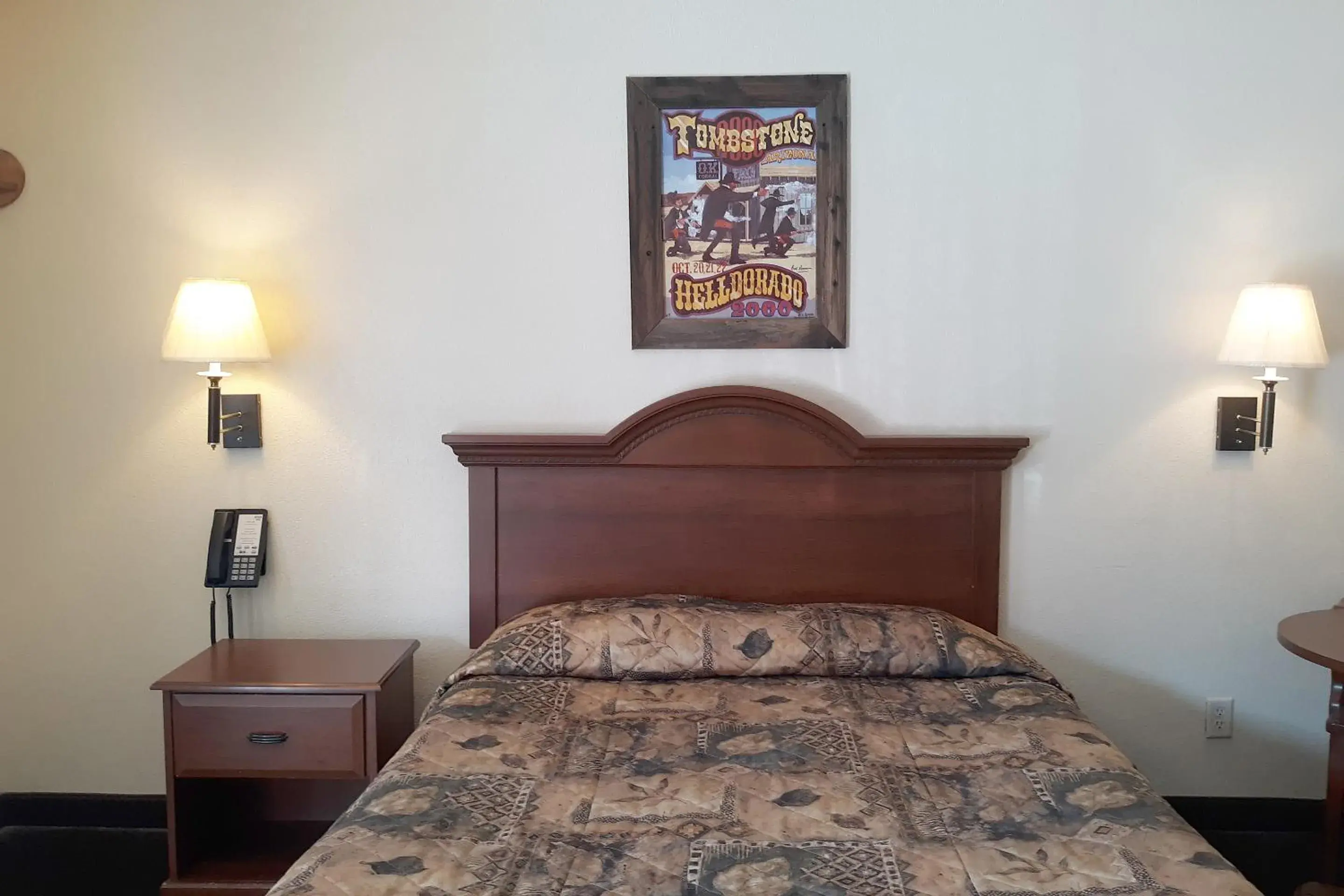 Bedroom, Bed in OYO Hotel Tombstone