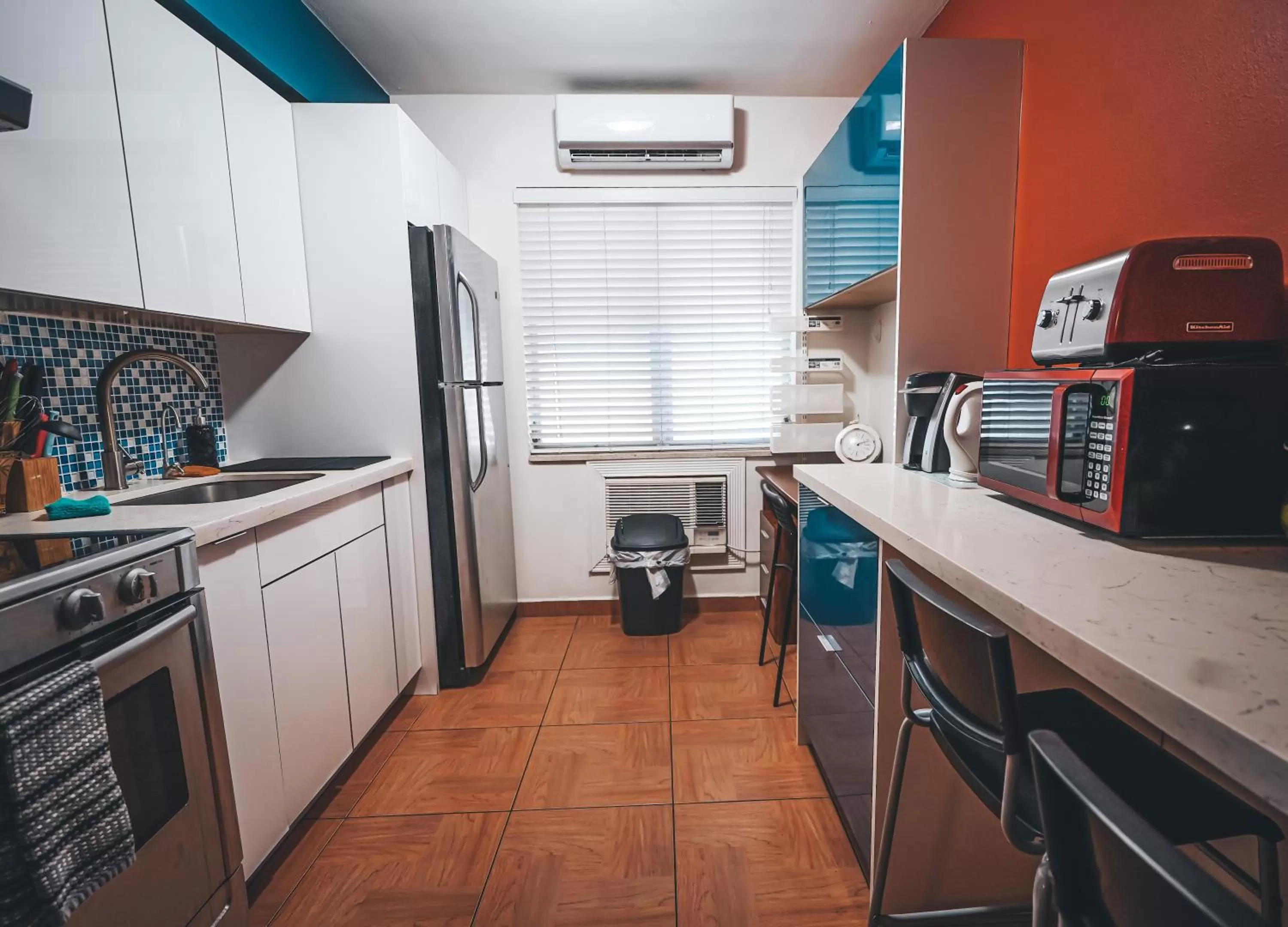 kitchen in Hollywood Light Haven Lodge