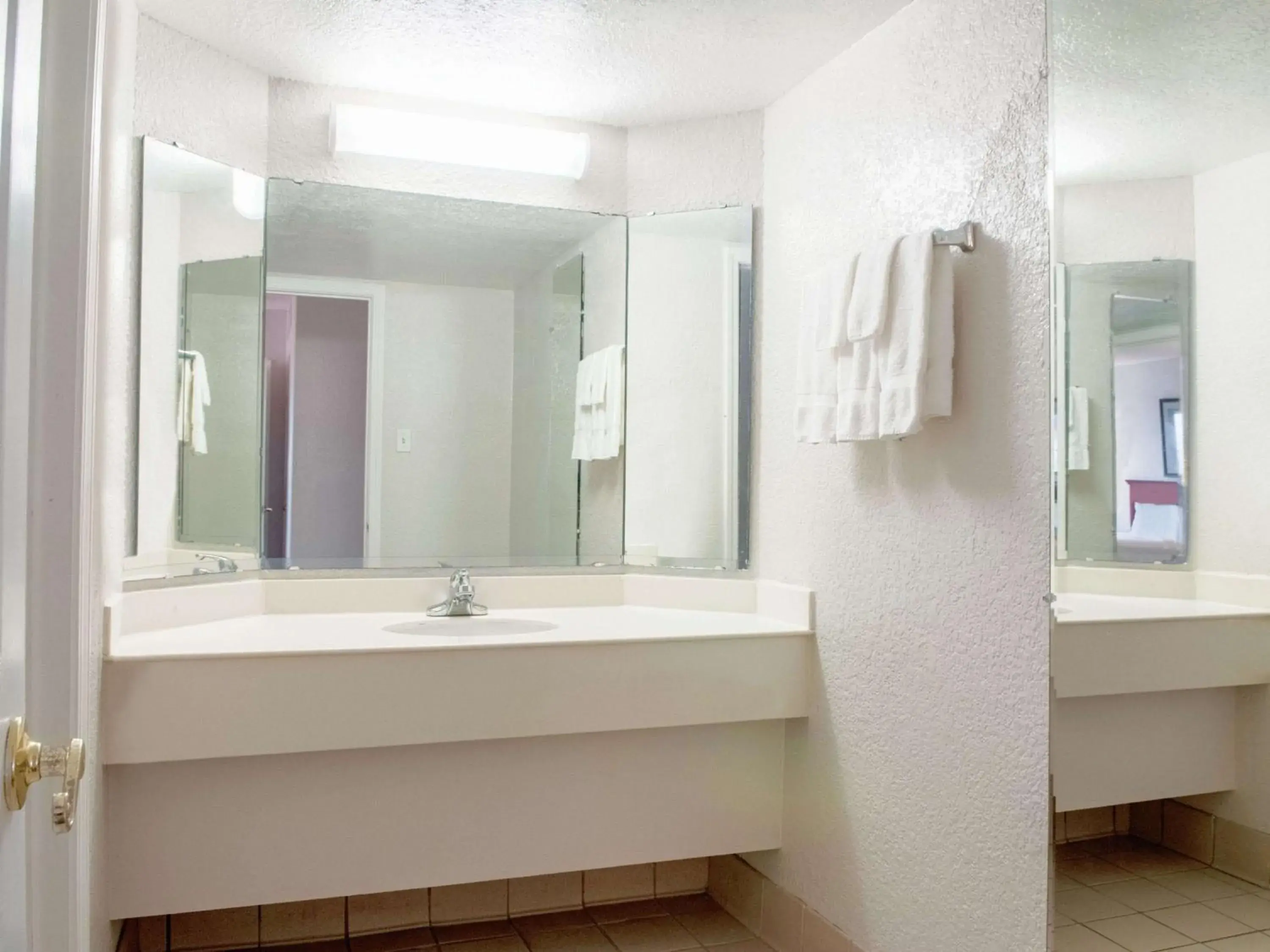 Photo of the whole room, Bathroom in La Quinta Inn by Wyndham New Orleans Veterans / Metairie