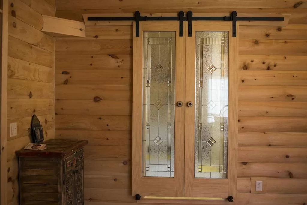 Log Country Inn Bed and Breakfast of Ithaca