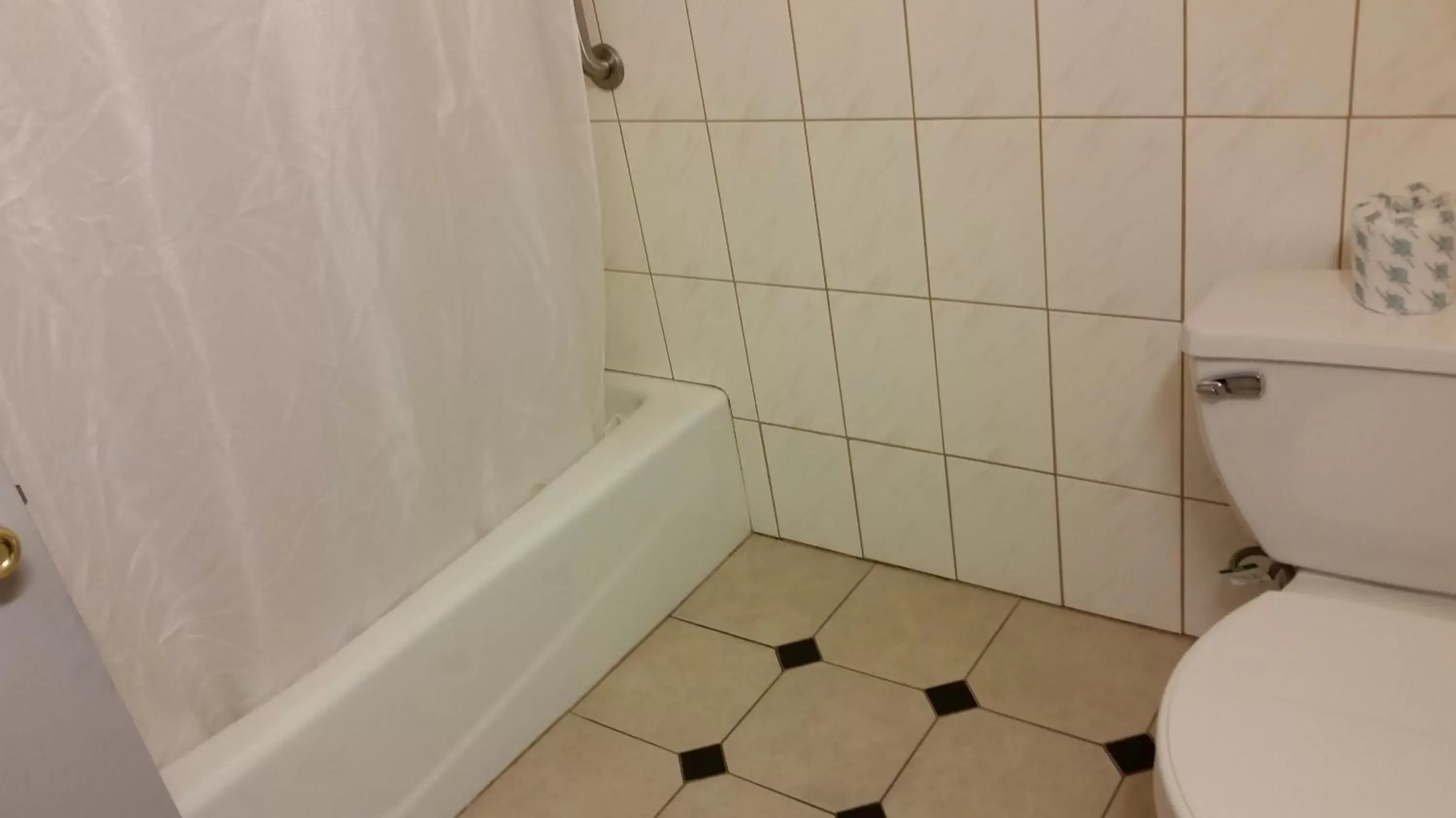 Bathroom in ECONO LODGE- 1349 W Texas St Fairfield CA