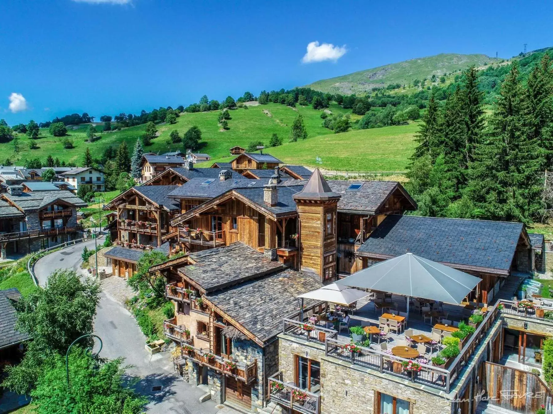 Bird's eye view, Bird's-eye View in Hotel Restaurant La Bouitte - Relais & Châteaux - 3 étoiles Michelin