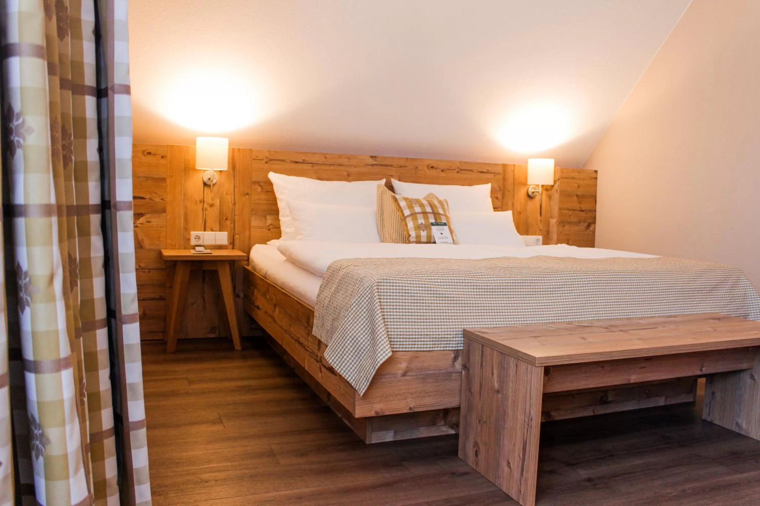 Bed in Hotel & Restaurant Zum Reussenstein