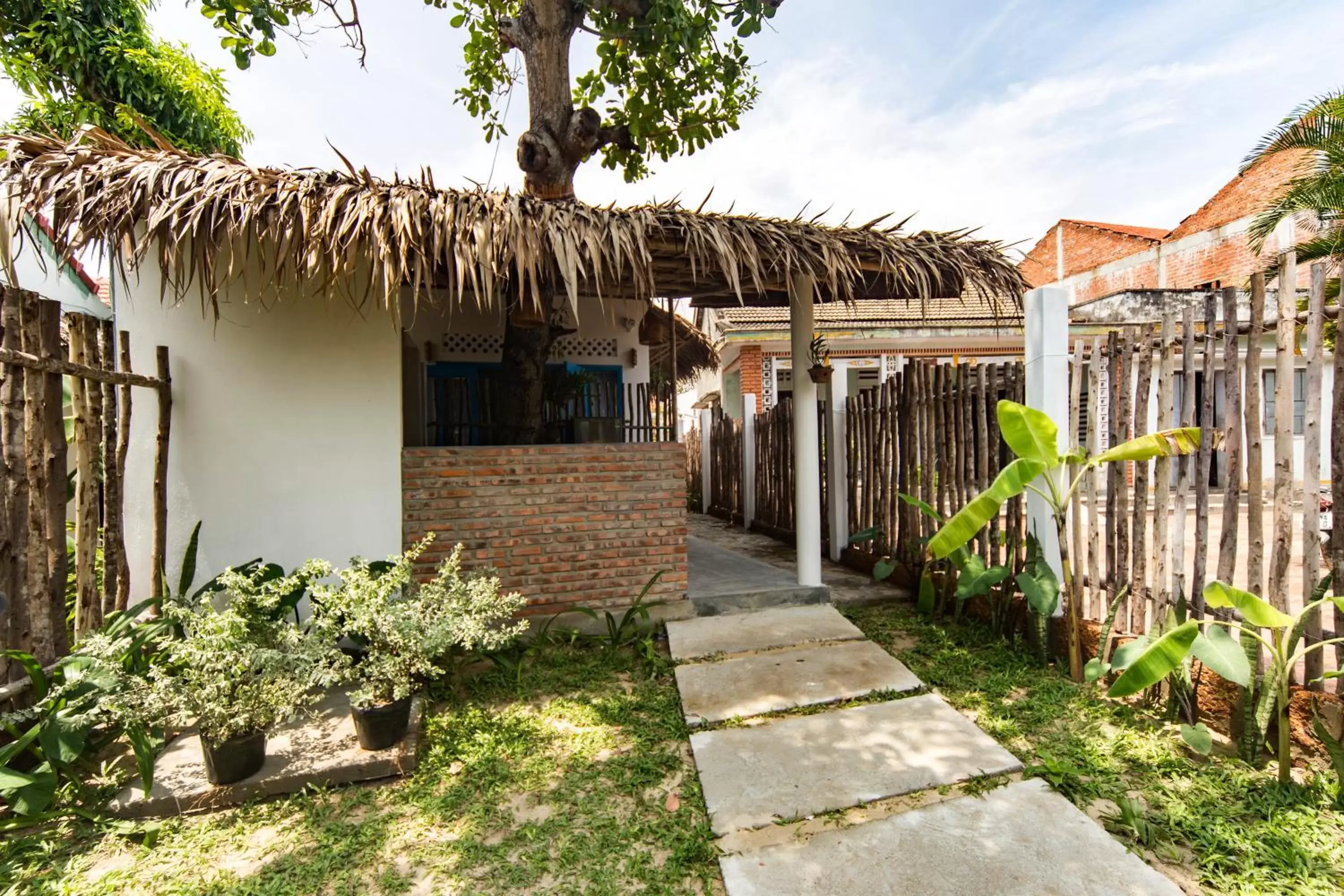 Facade/entrance, Property Building in Cashew Tree Bungalow