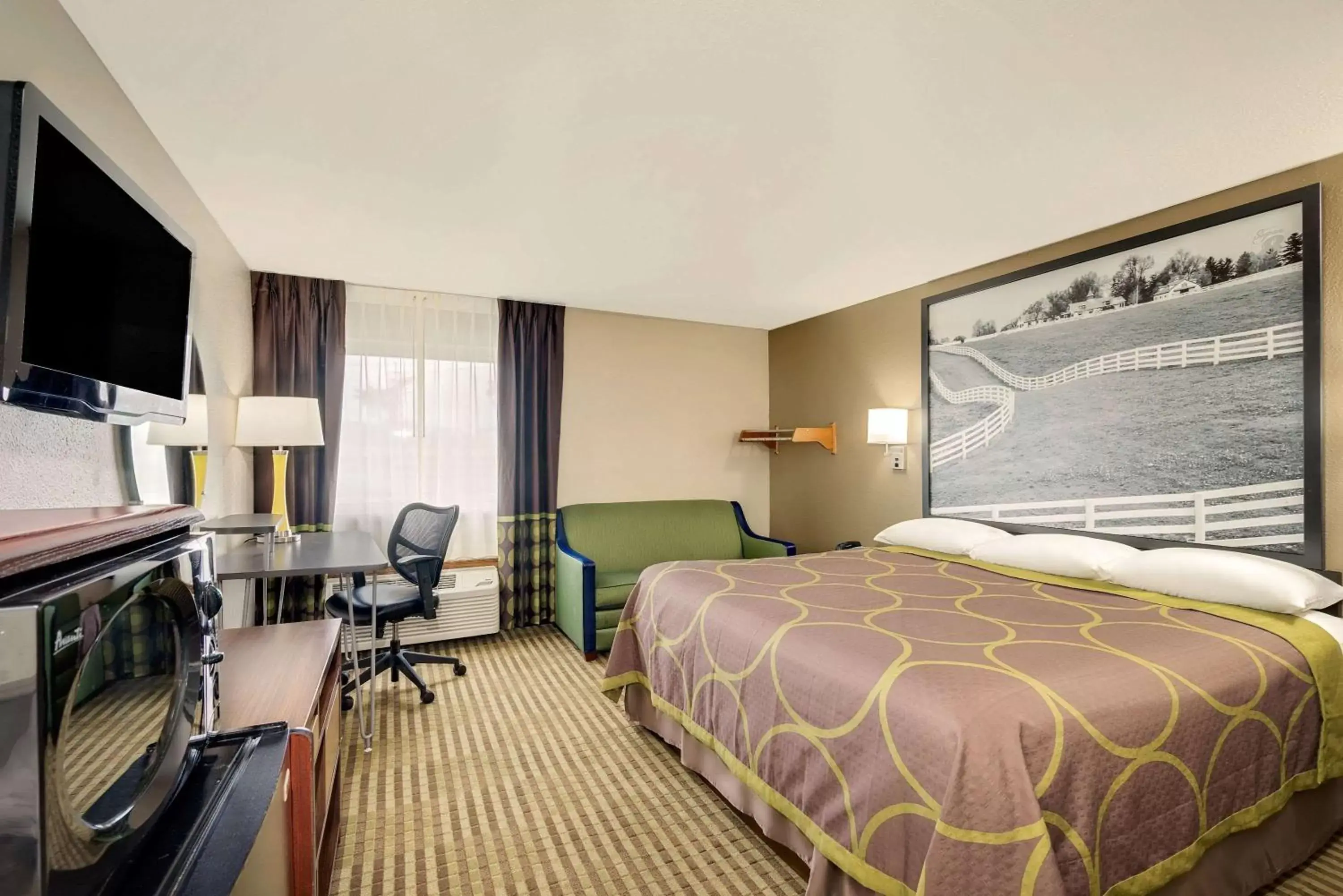 Photo of the whole room in Super 8 by Wyndham Lexington Hamburg Area