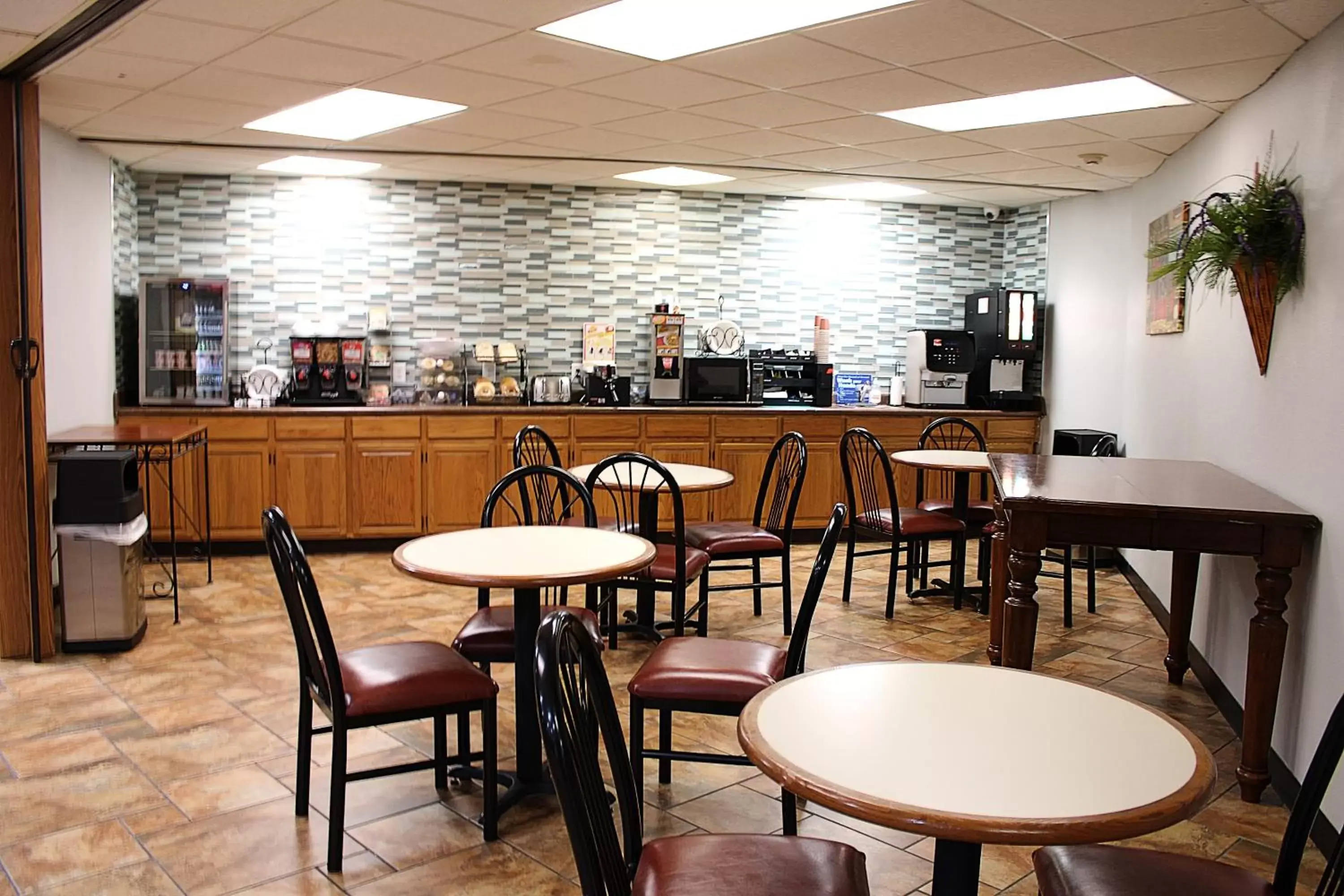 Breakfast in Greenlight Inn & Suites St James Breakfast in Greenlight Inn & Suites St James