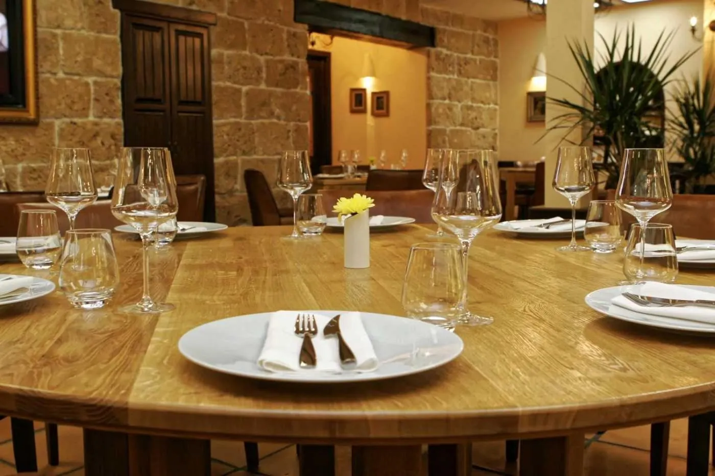 Restaurant/places to eat in Meg-Lozenetz Hotel