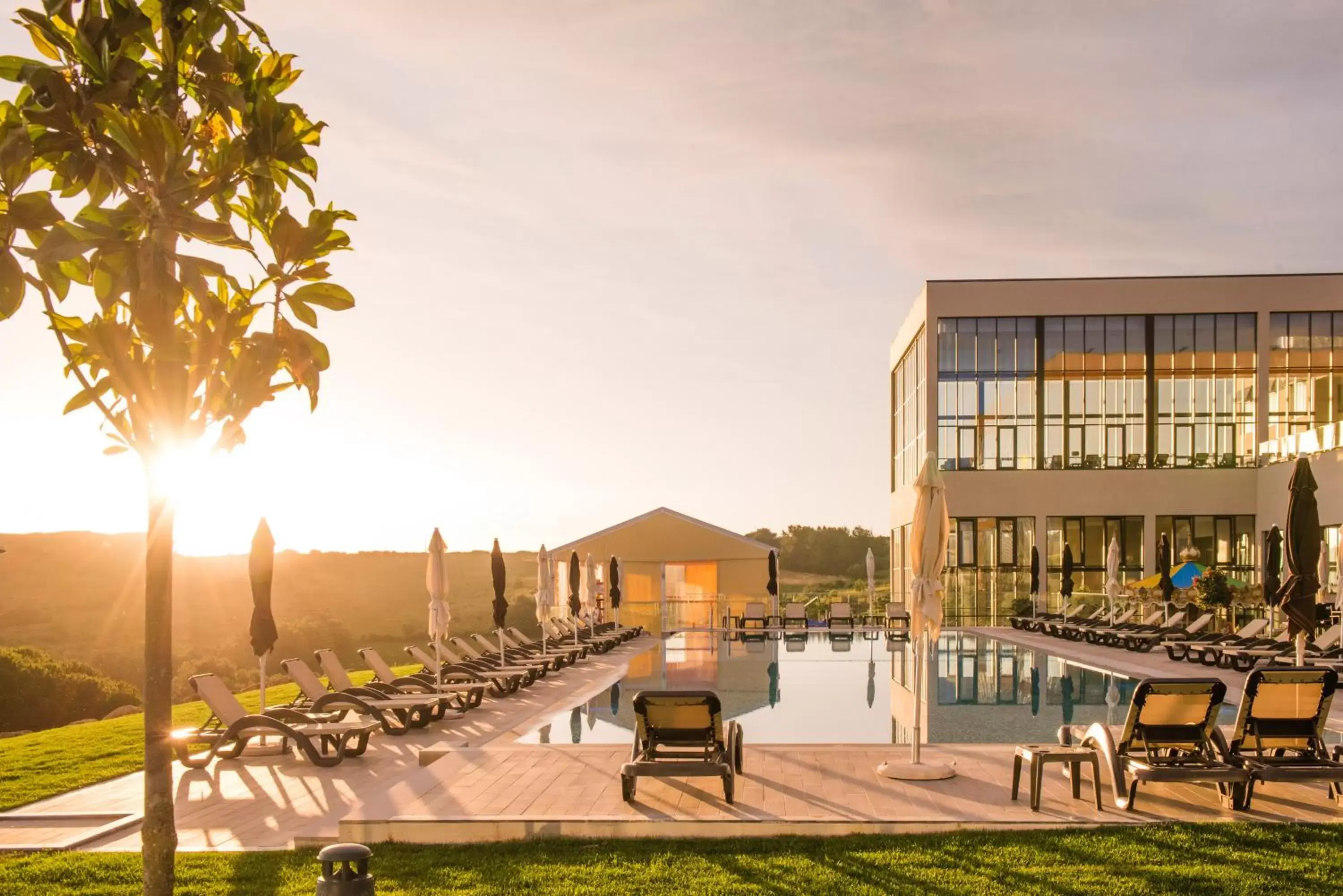 Swimming pool in Vila Gale Collection Sintra Swimming pool in Vila Gale Collection Sintra