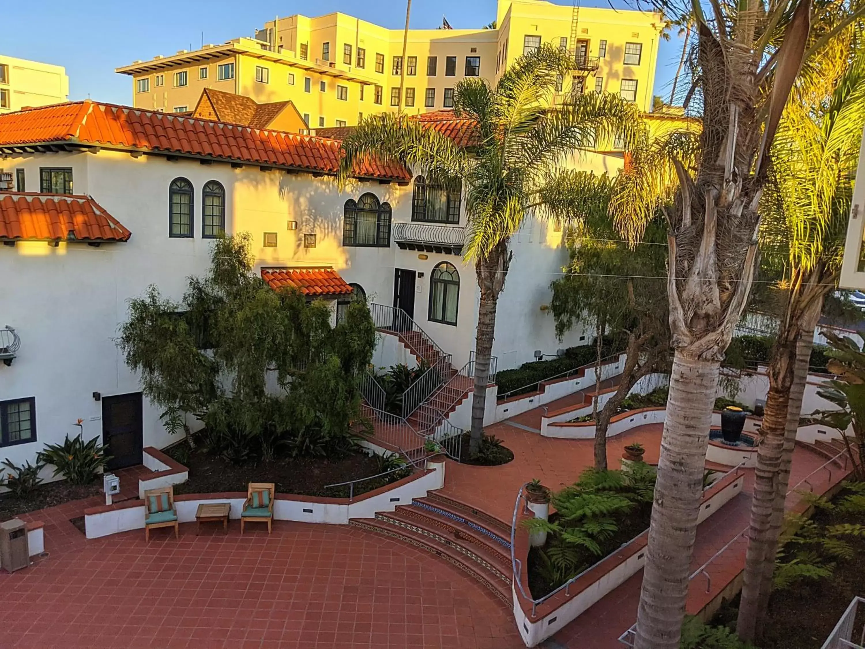 Property building in Grande Colonial La Jolla Property building in Grande Colonial La Jolla