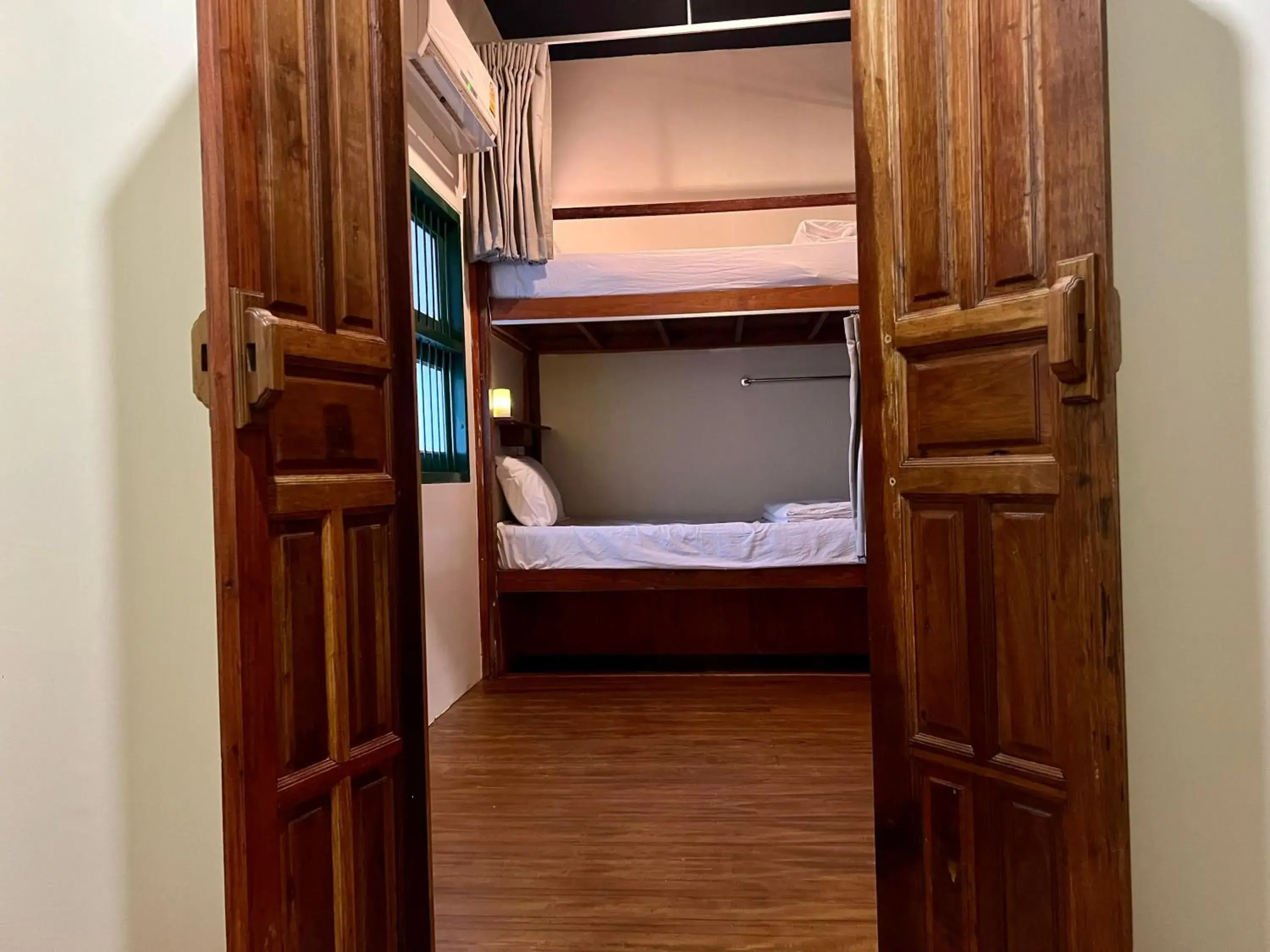 Bedroom, Bunk Bed in Suneta Hostel Khaosan