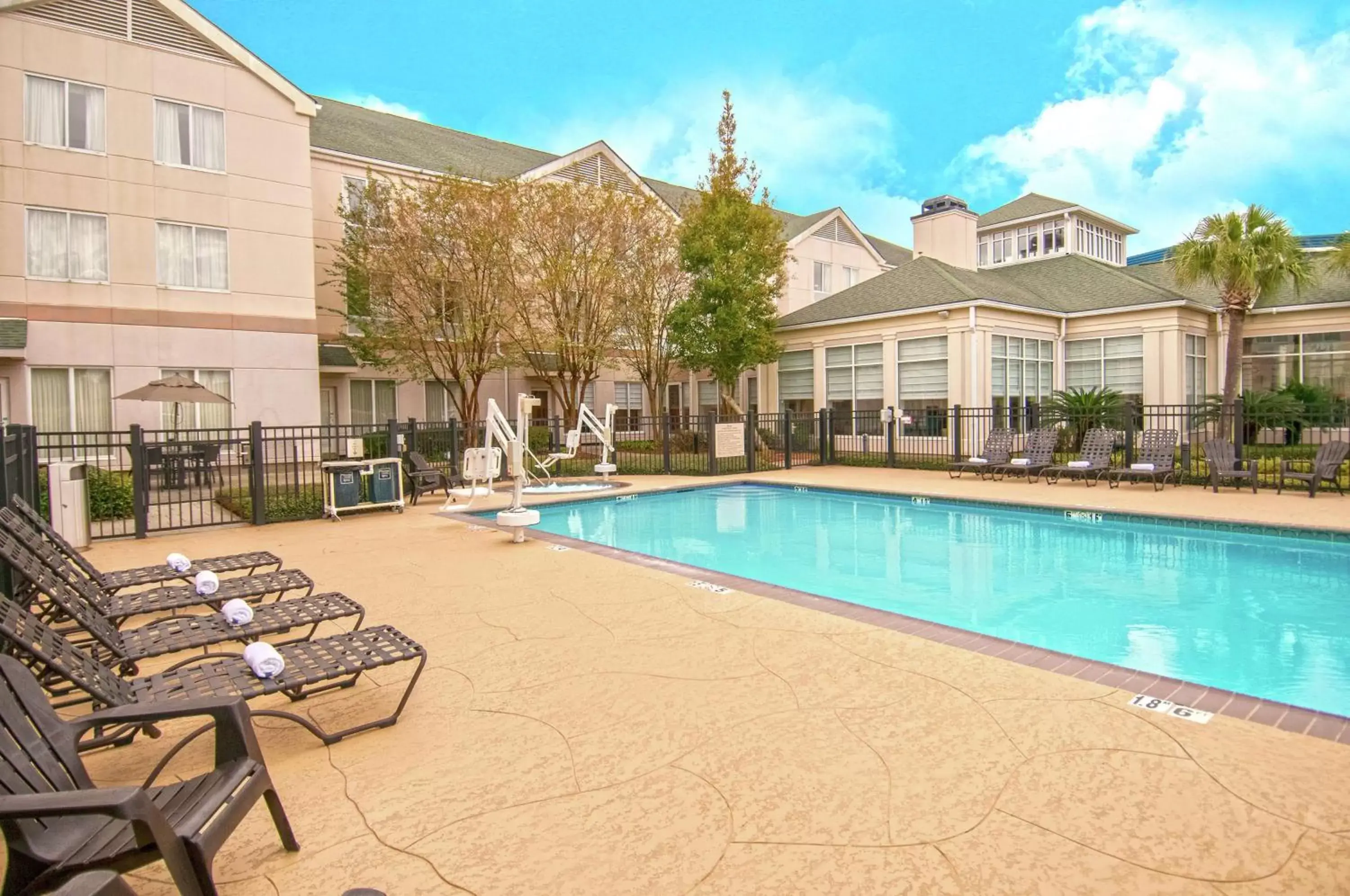 Property building, Swimming Pool in Hilton Garden Inn New Orleans Airport
