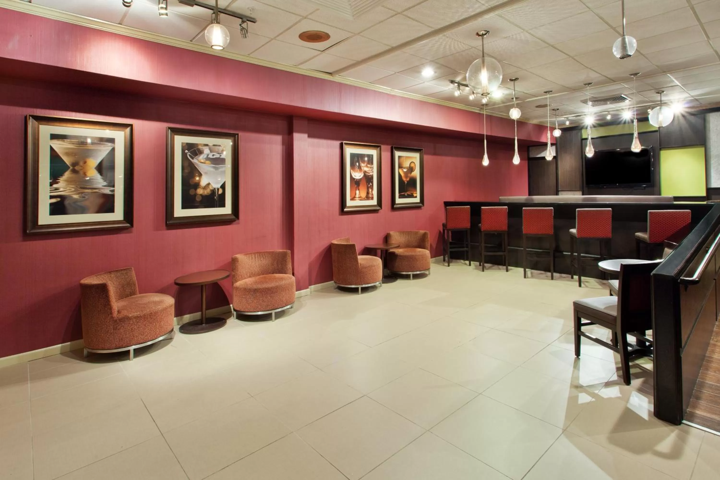 Lounge or bar in Holiday Inn Shreveport Downtown by IHG