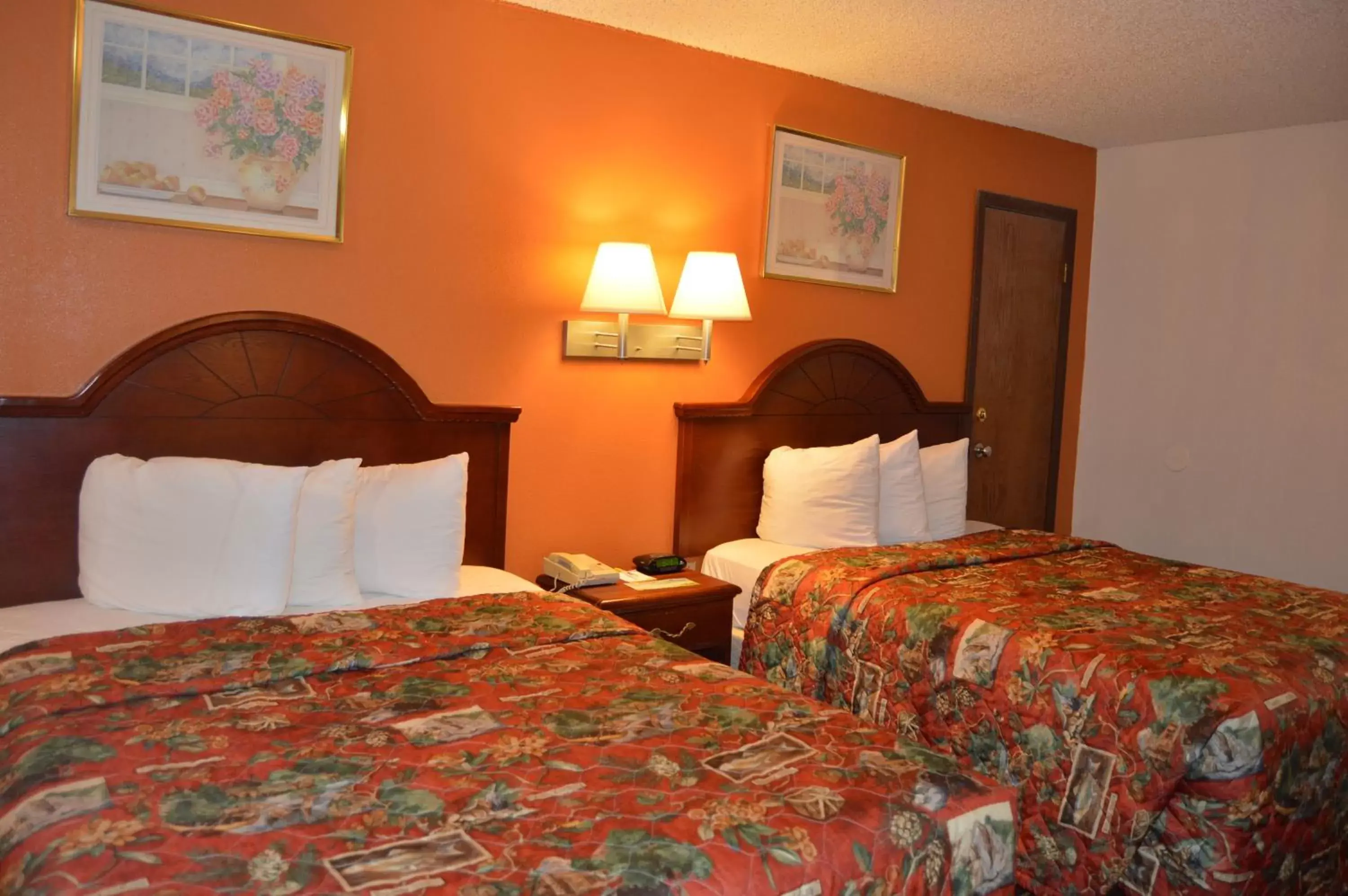 Queen Room with Two Queen Beds - Smoking in Days Inn by Wyndham El Reno