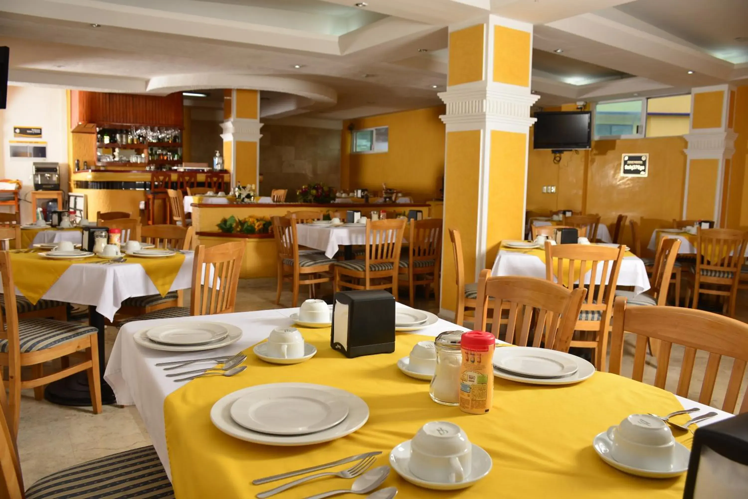 Restaurant/Places to Eat in Hotel Paradise Inn