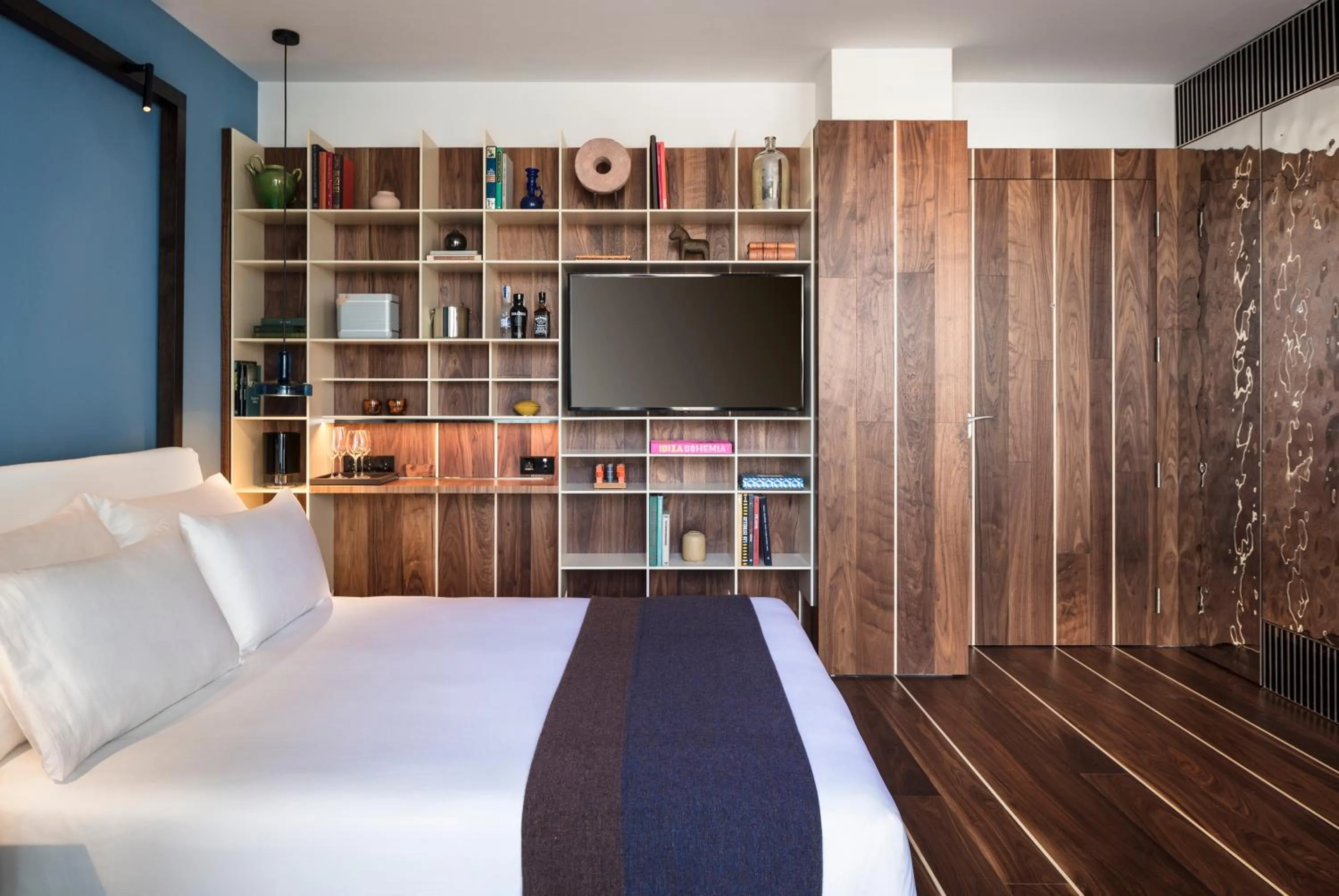 Library, Bed in Sir Joan Hotel, part of Sircle Collection