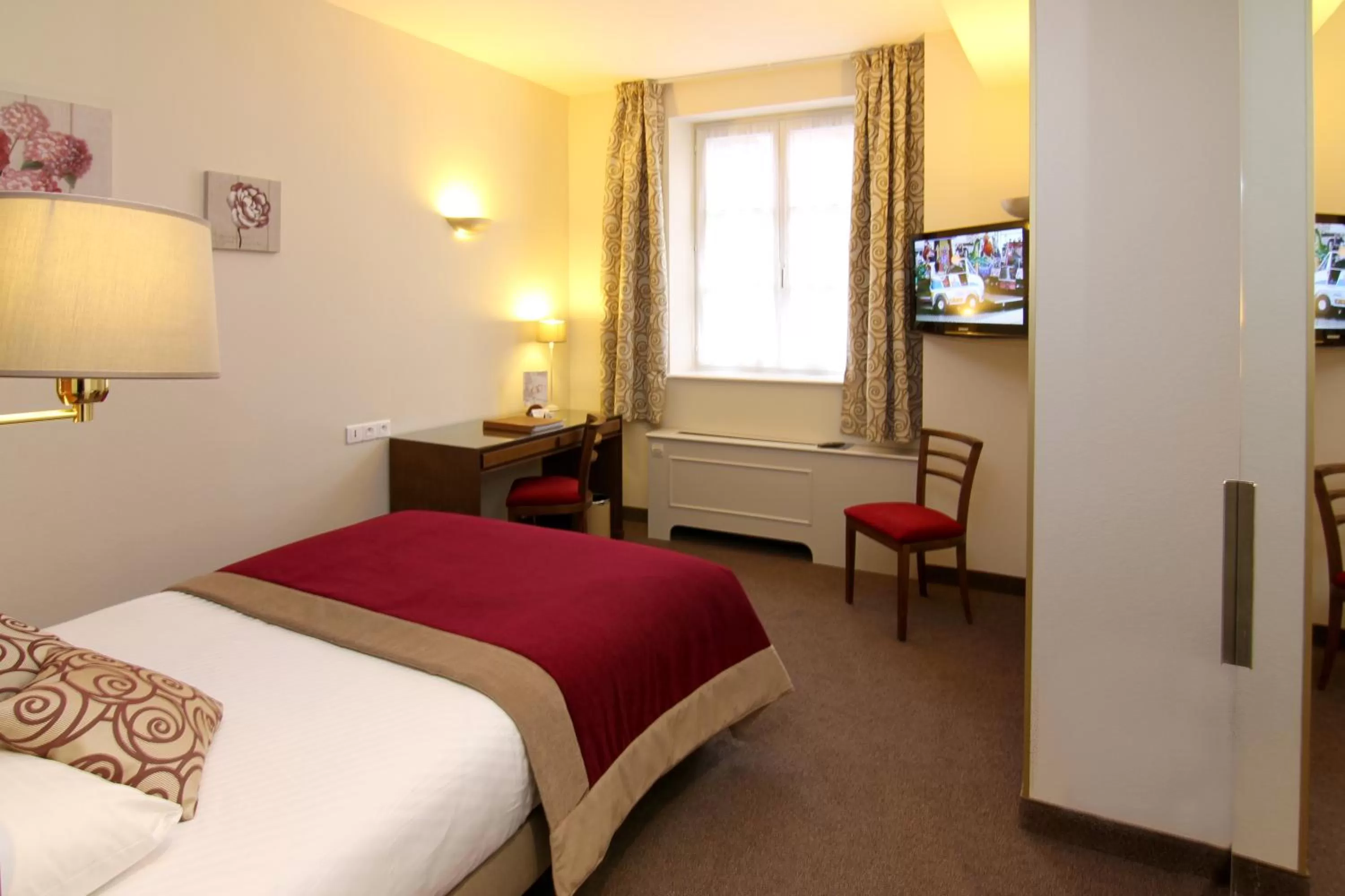 Photo of the whole room, Bed in Hotel Beaucour