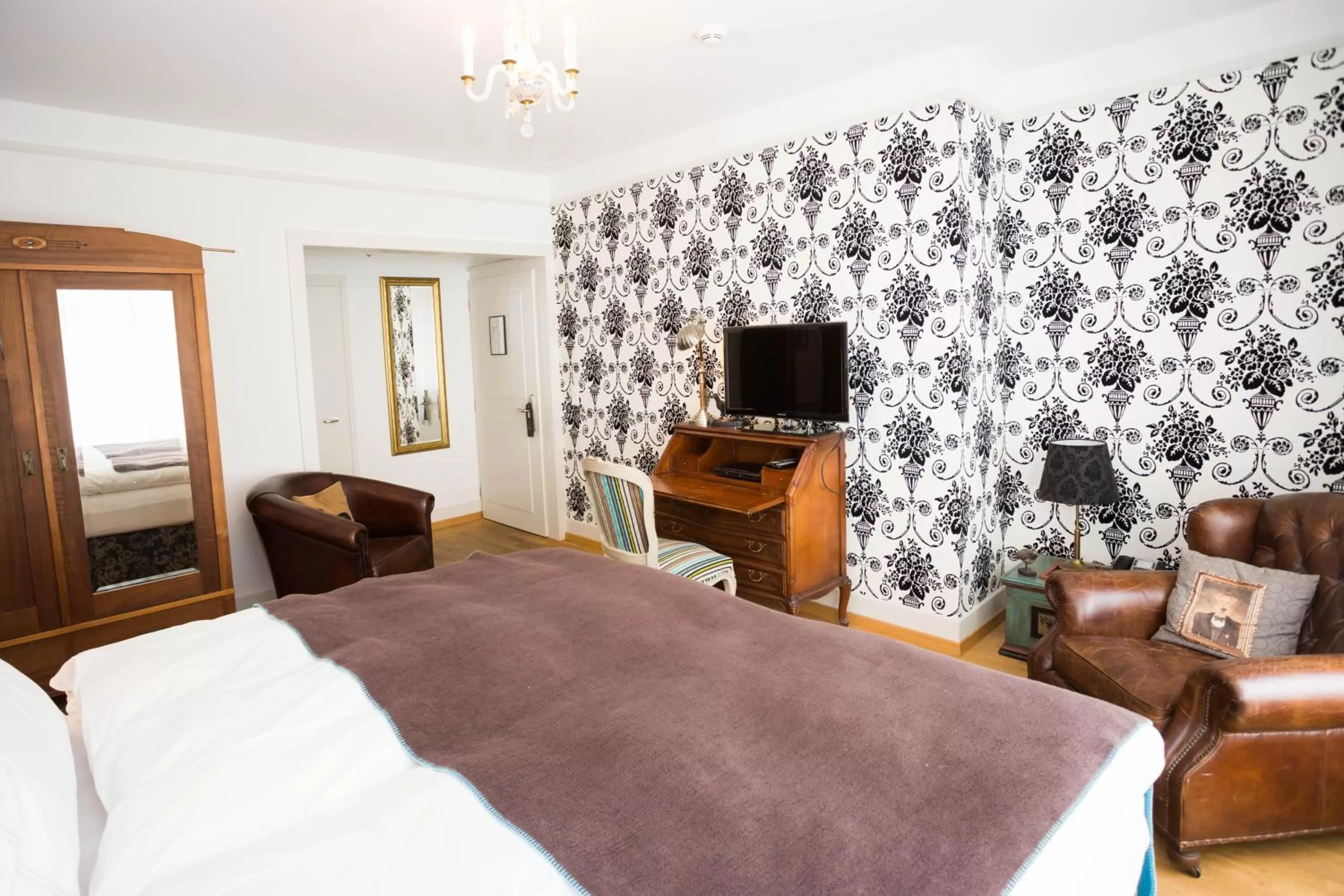 Seating area, Bed in Townhouse Boutique Hotel