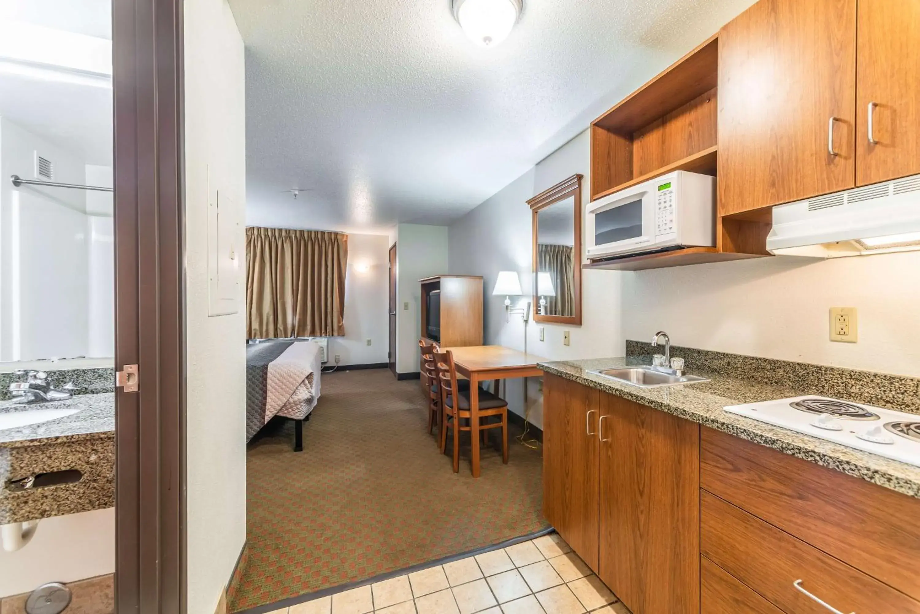 Bathroom, Kitchen/Kitchenette in Welcome Suites-O'Fallon