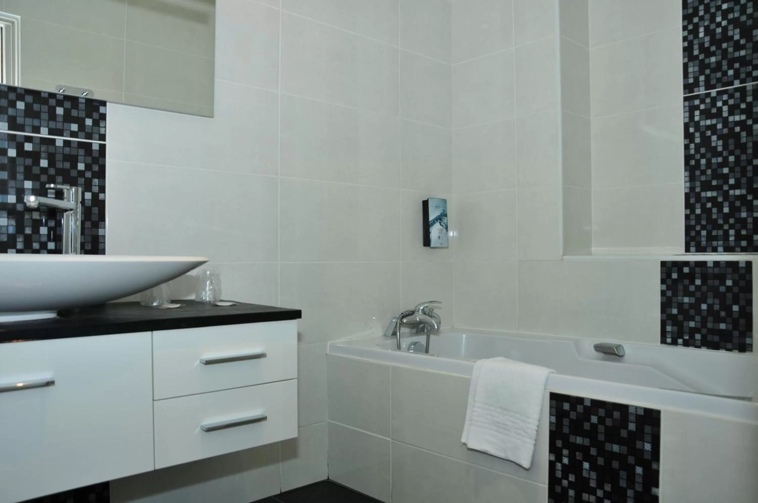 Shower in Cit'Hotel Europeen