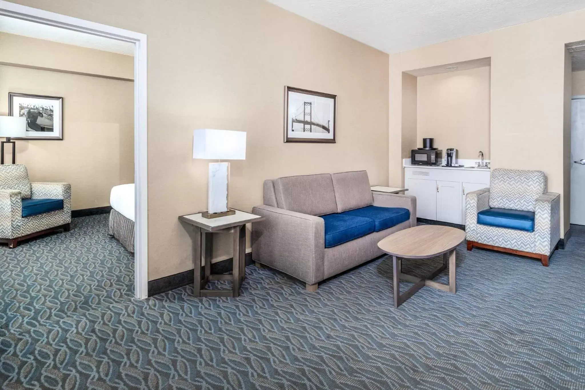 Bedroom, Seating Area in Crowne Plaza Hotel Los Angeles Harbor, an IHG Hotel