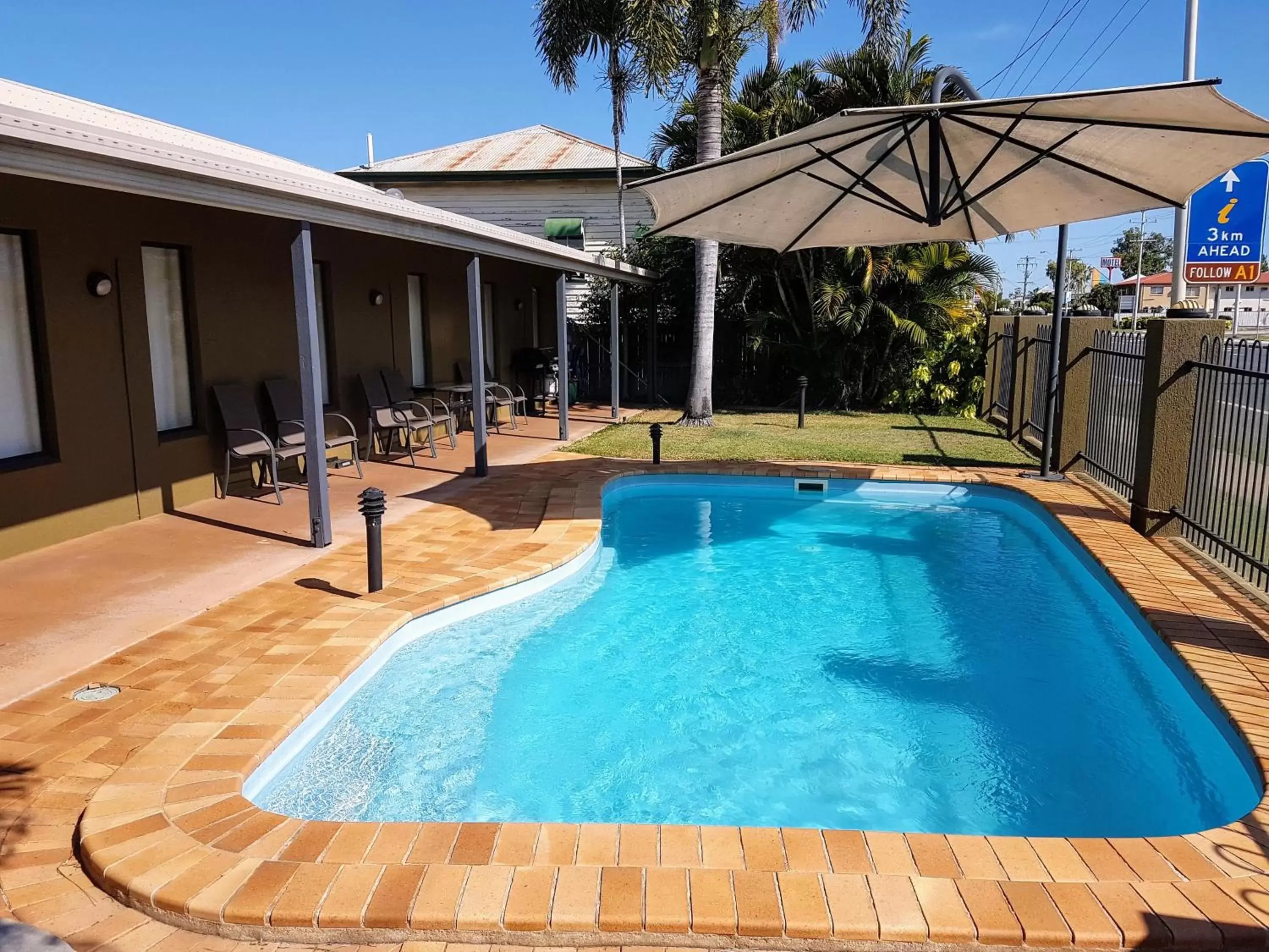 Pool view, Swimming Pool in Rockhampton Palms Motor Inn