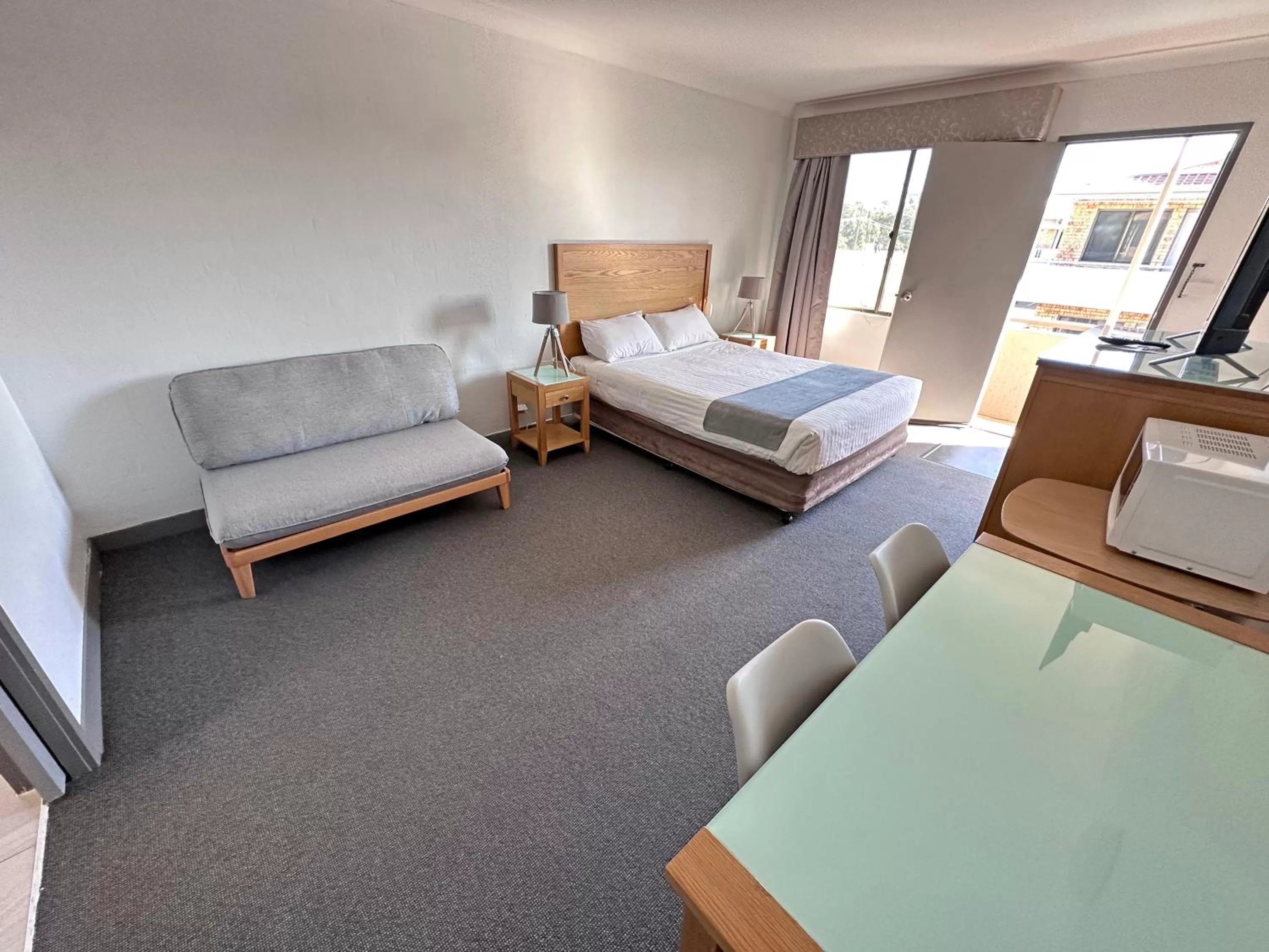 Bedroom, Bed in Spa Village Travel Inn