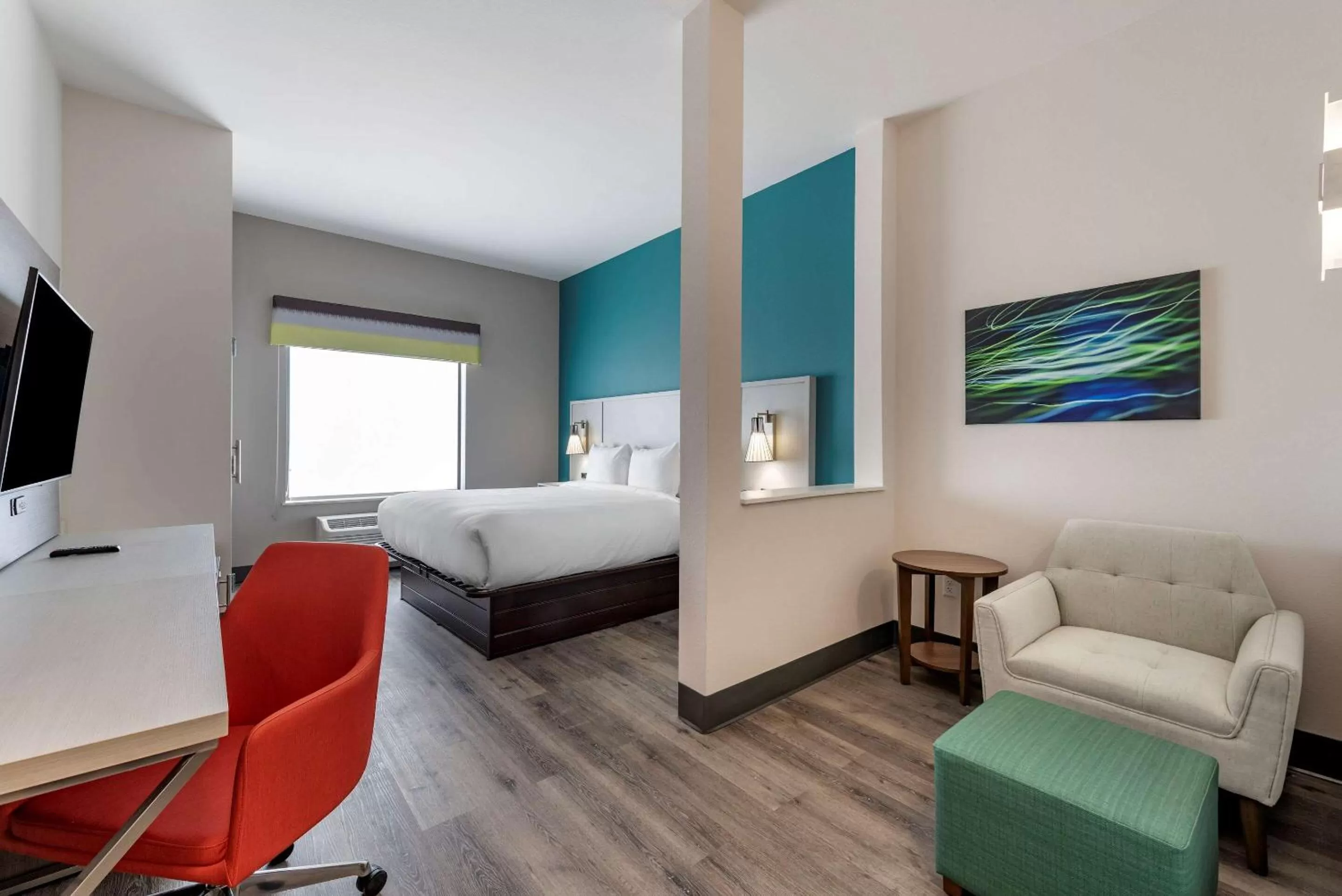 Photo of the whole room, Bed in Comfort Suites Colorado Springs East - Medical Center Area