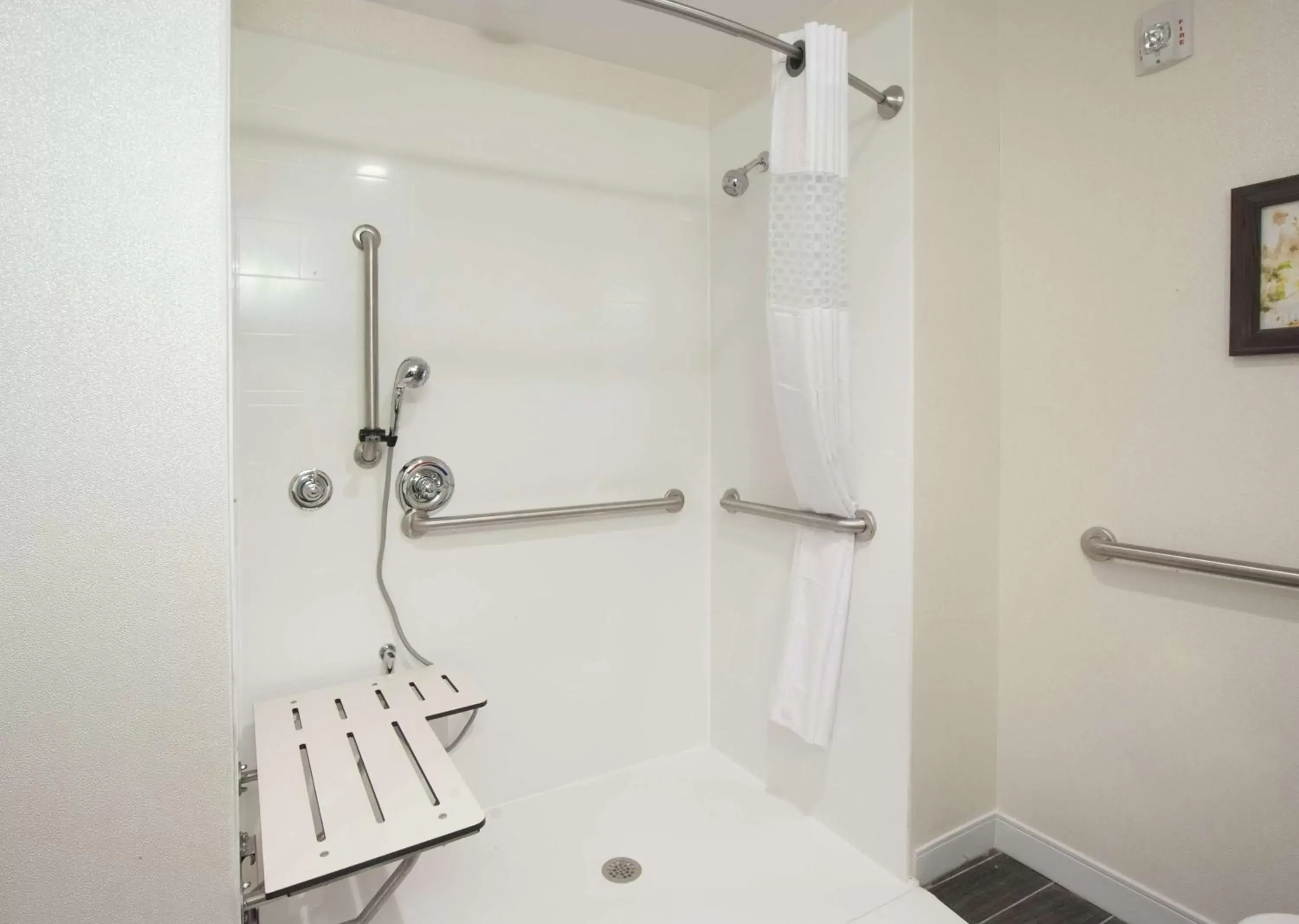 Bathroom in Hampton Inn & Suites by Hilton Augusta-Washington Rd Bathroom in Hampton Inn & Suites by Hilton Augusta-Washington Rd