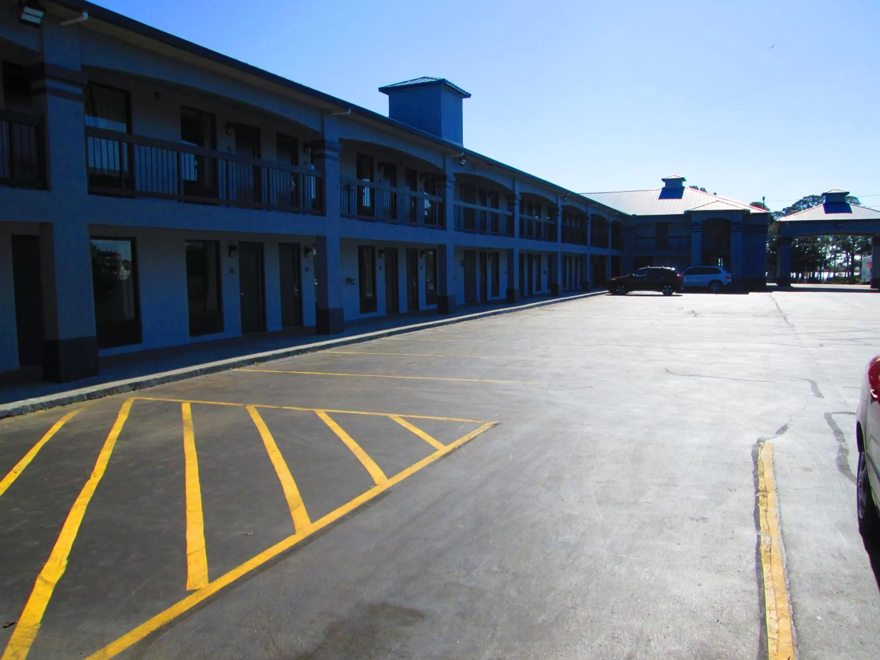 Property building in Regency Inn Near Boardwalk & Hurlburt Field