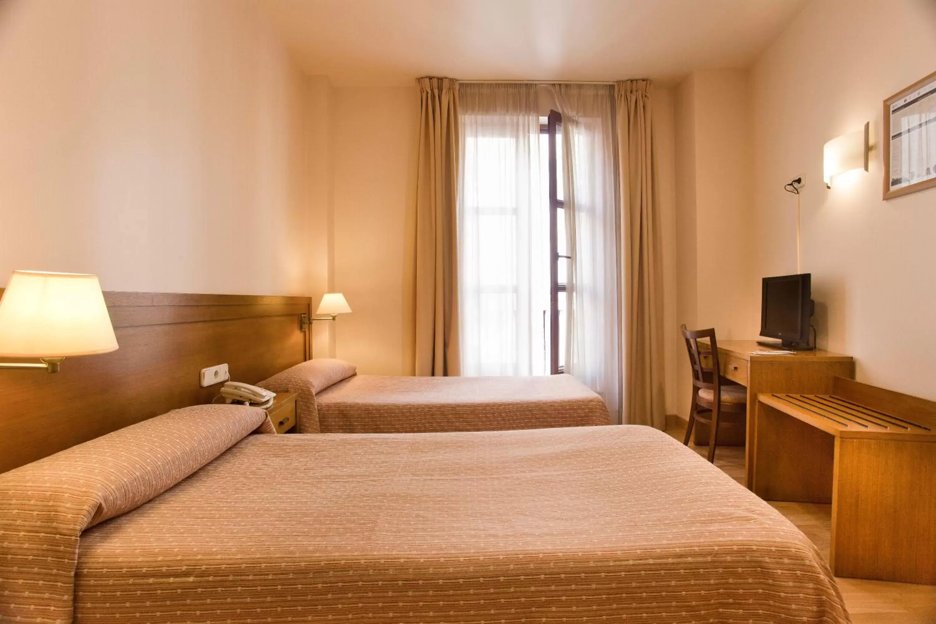Bedroom, Bed in Hotel Granada Centro