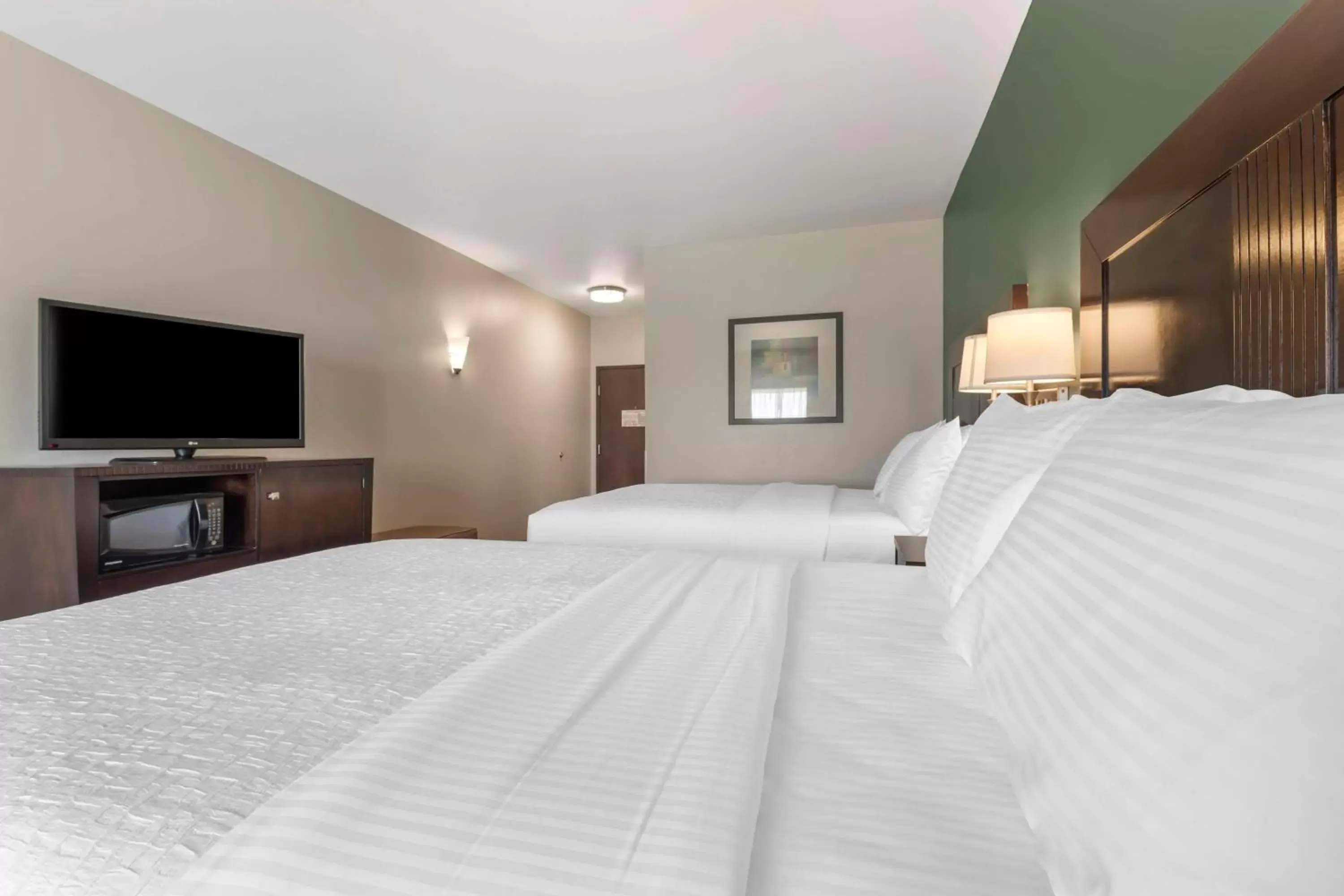 TV and multimedia, Bed in Best Western Plus Duncanville/Dallas