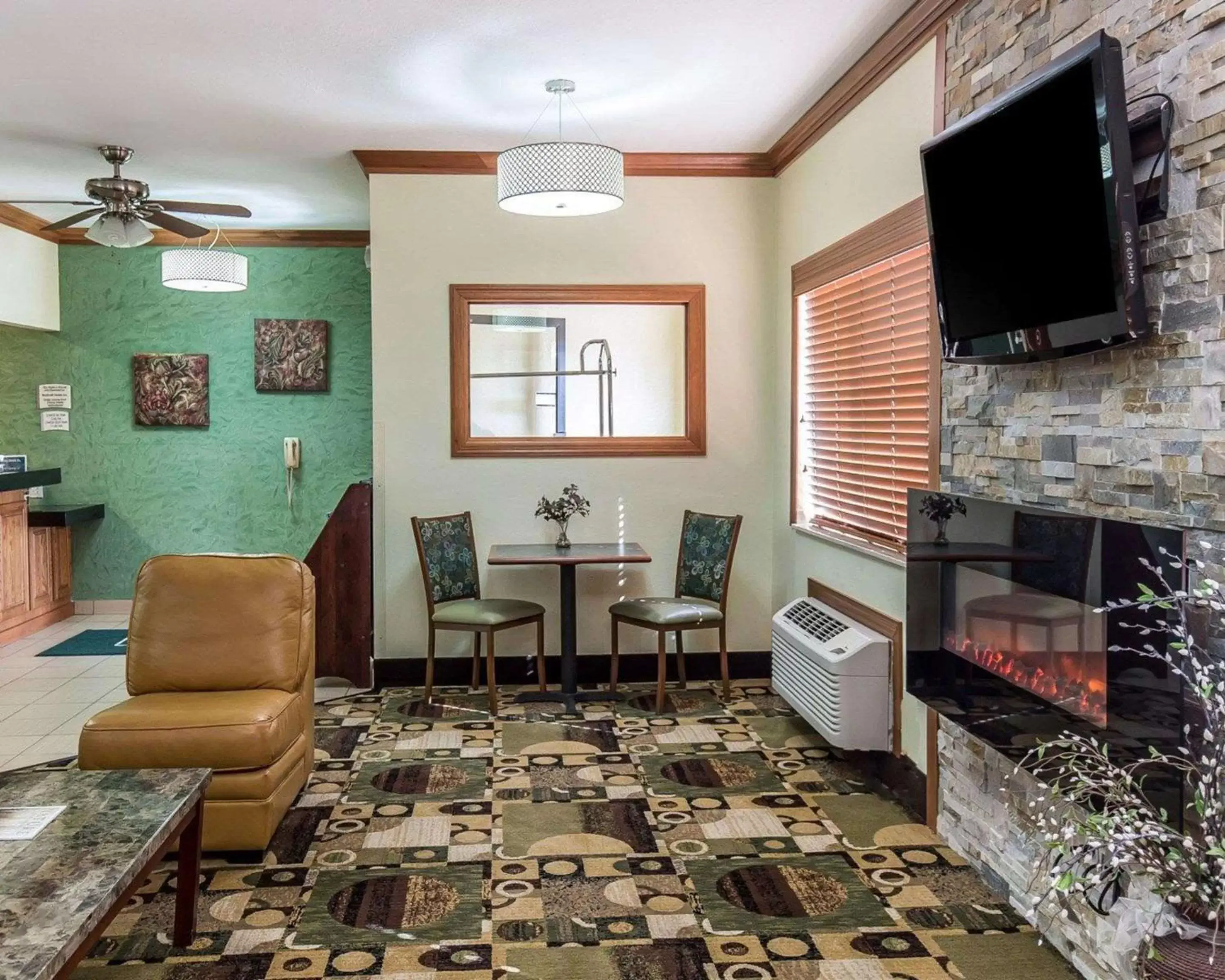 Lobby or reception, Seating Area in Quality Inn at Collins Road - Cedar Rapids