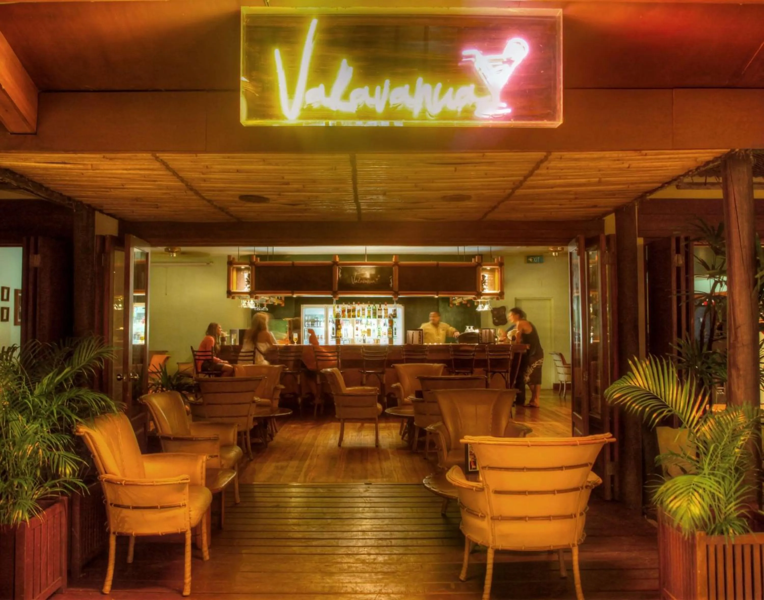 Lounge or bar in Outrigger Fiji Beach Resort