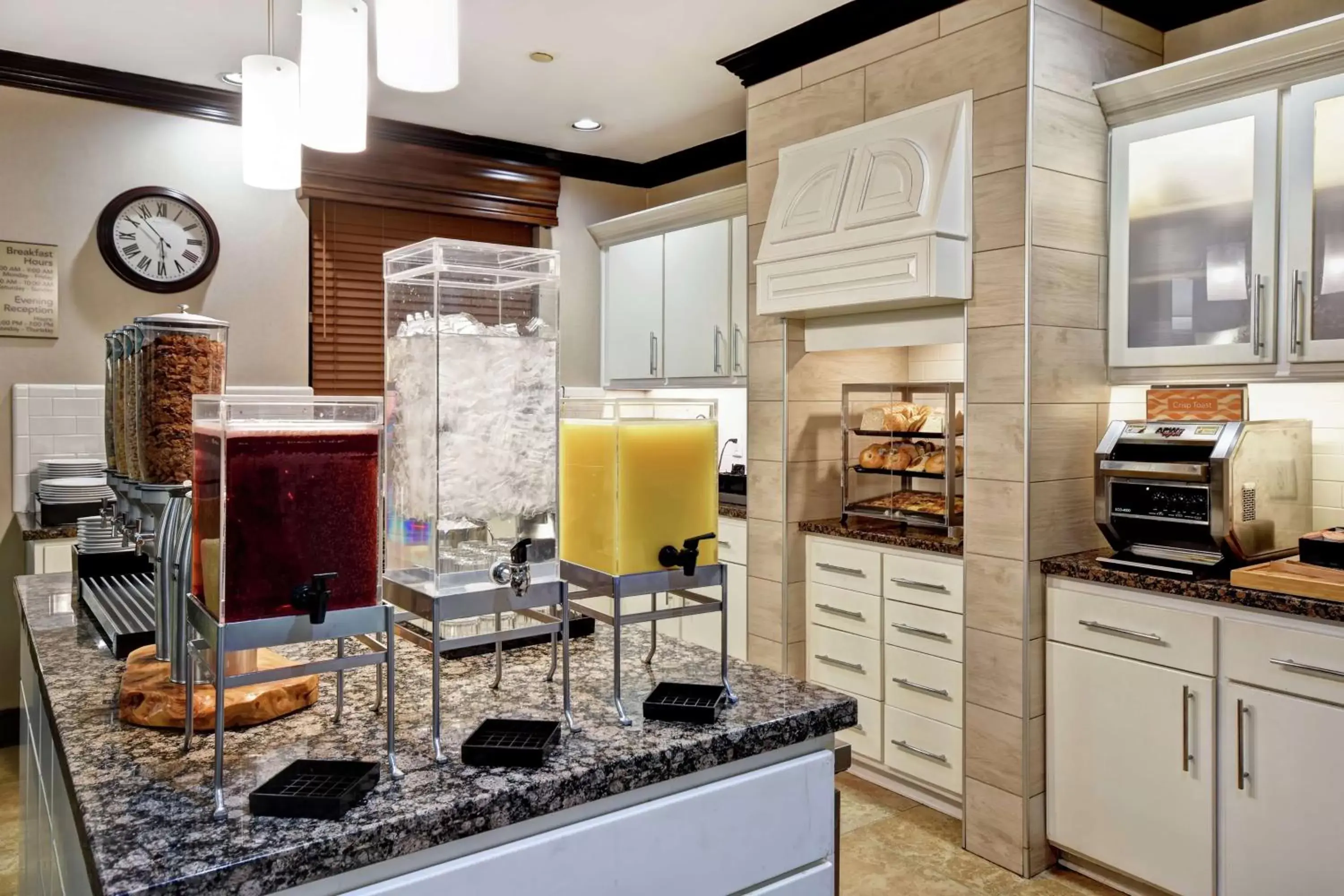 Breakfast, Kitchen/Kitchenette in Homewood Suites by Hilton Atlanta-Galleria/Cumberland