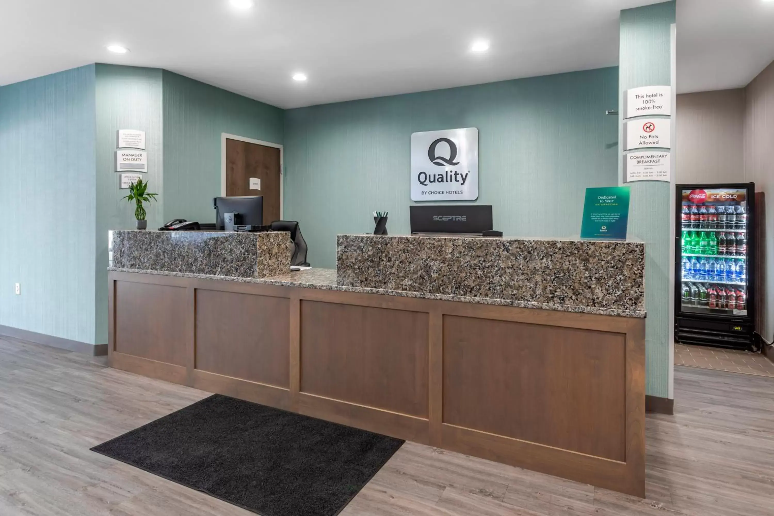 Lobby/Reception in Quality Inn Lebanon - Nashville Area