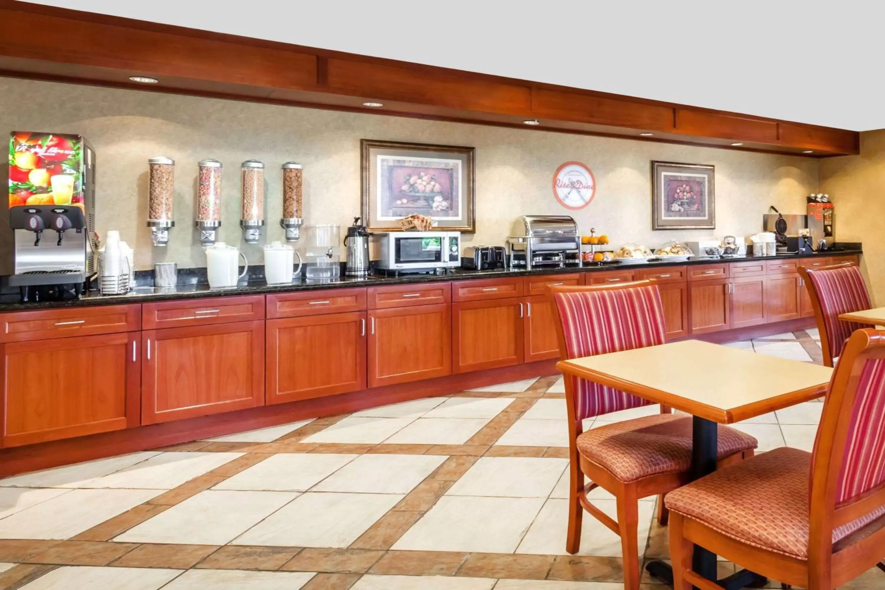 Restaurant/Places to Eat in Howard Johnson by Wyndham Evansville East