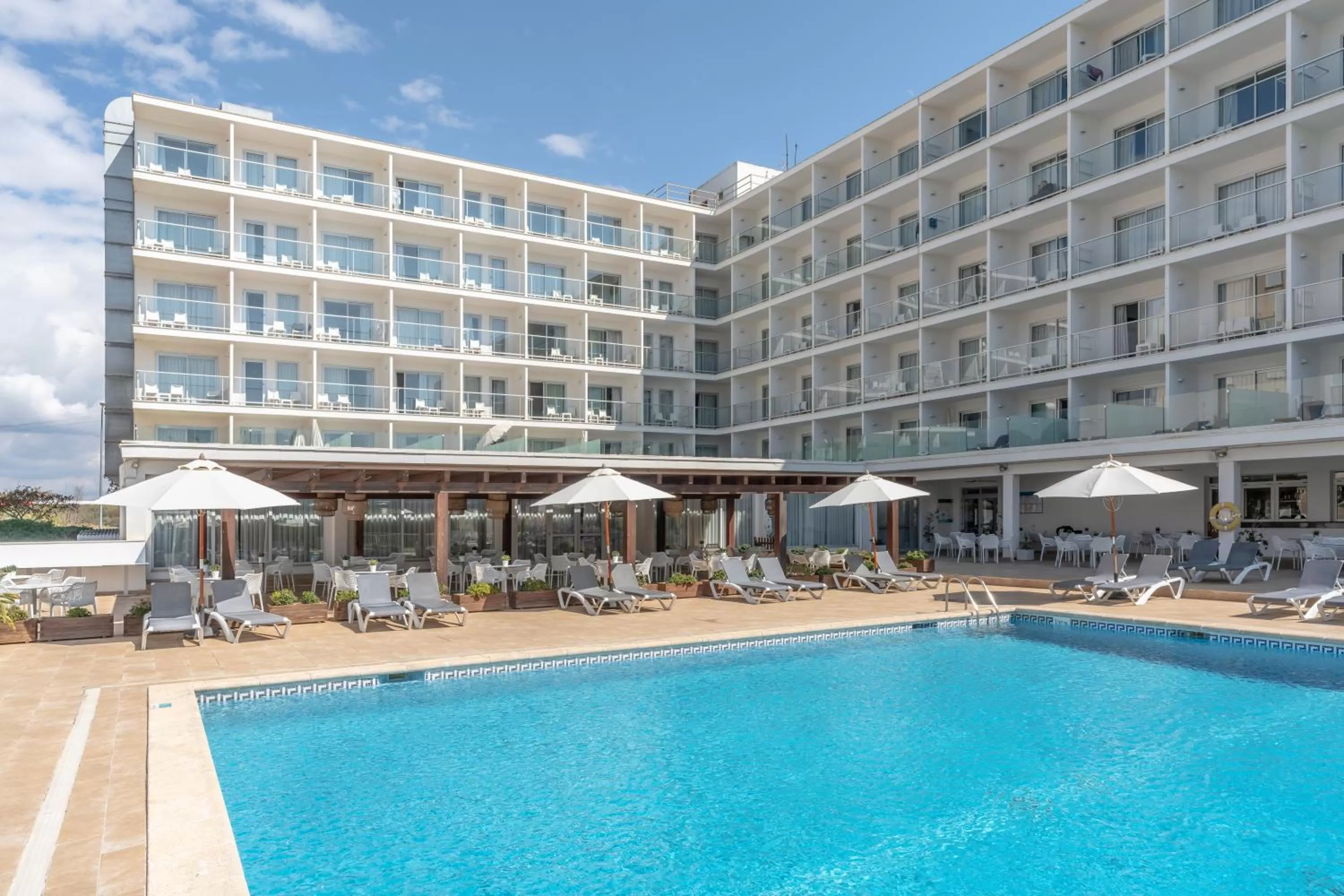 Property building in Alua Leo