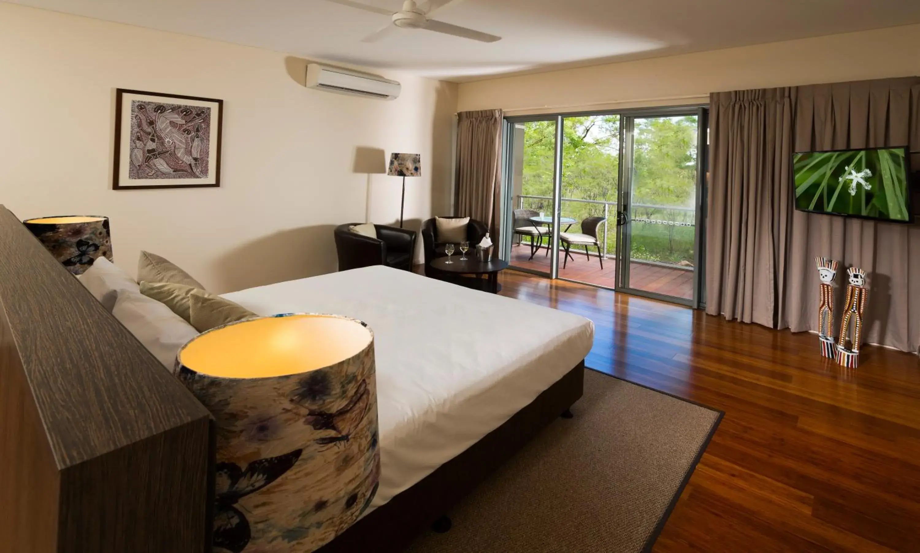 Bedroom in Cicada Lodge