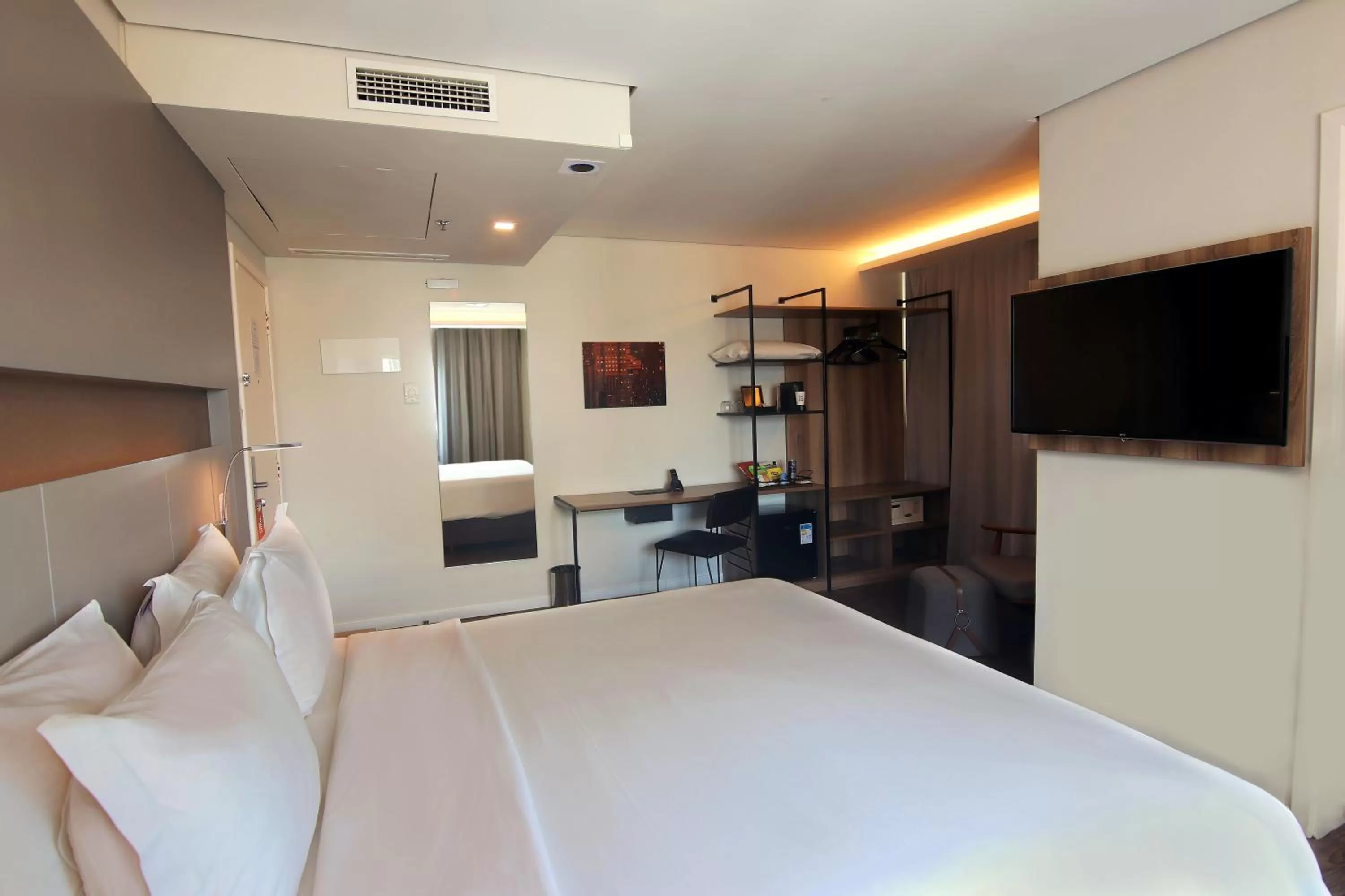 Photo of the whole room, Bed in Intercity São Paulo Ibirapuera