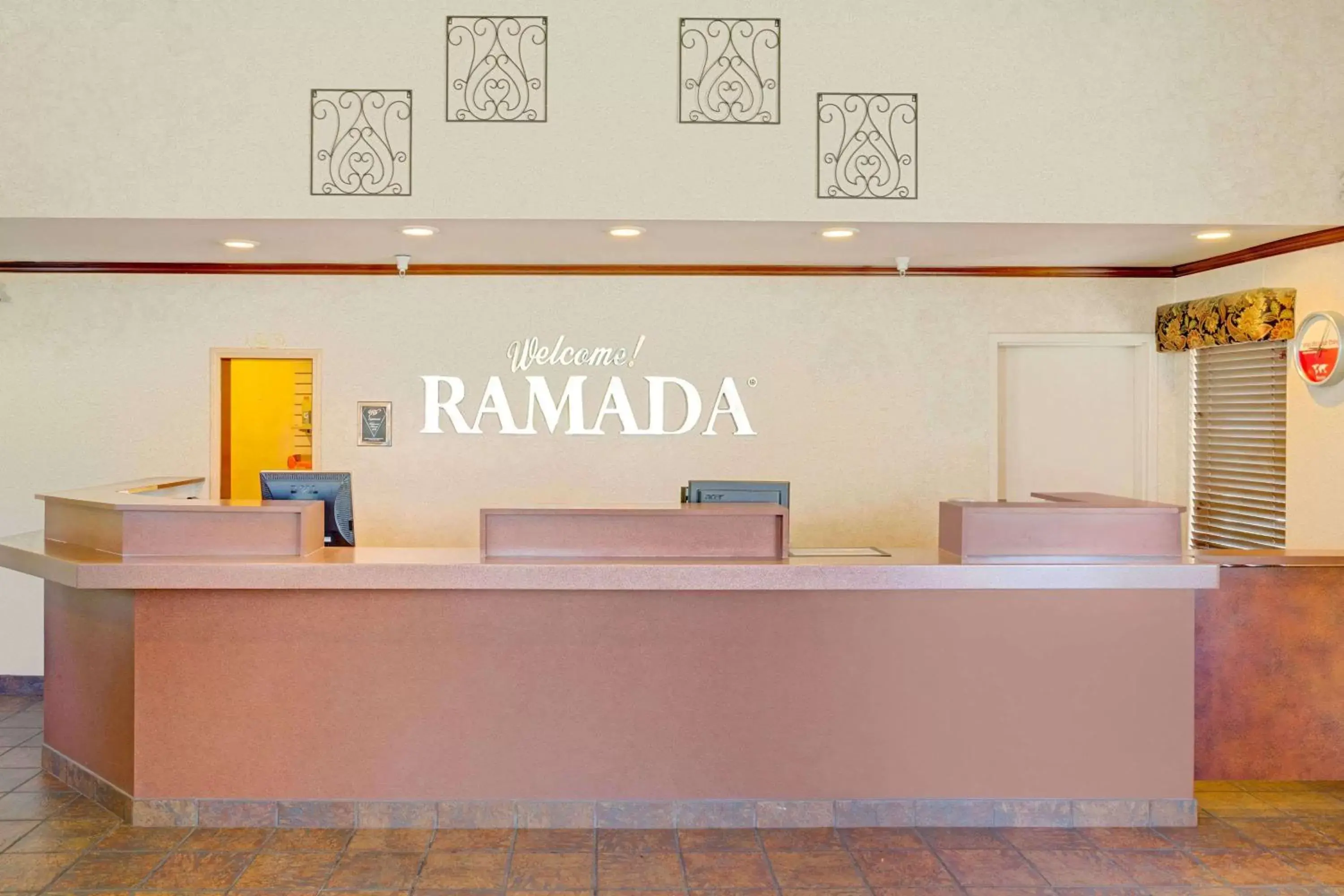 Lobby or reception, Lobby/Reception in Ramada by Wyndham Draper