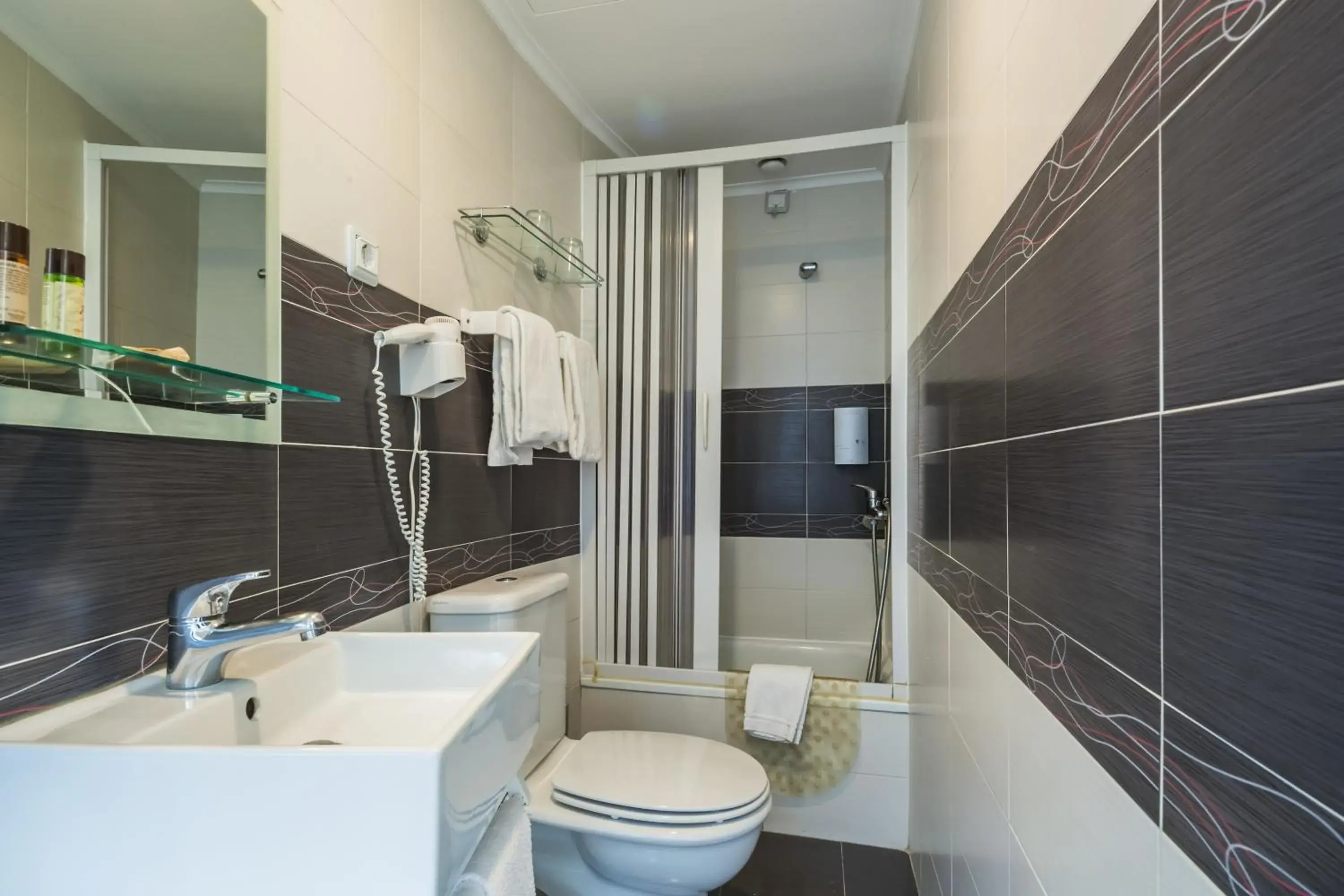Toilet, Bathroom in Vila Nova Guesthouse