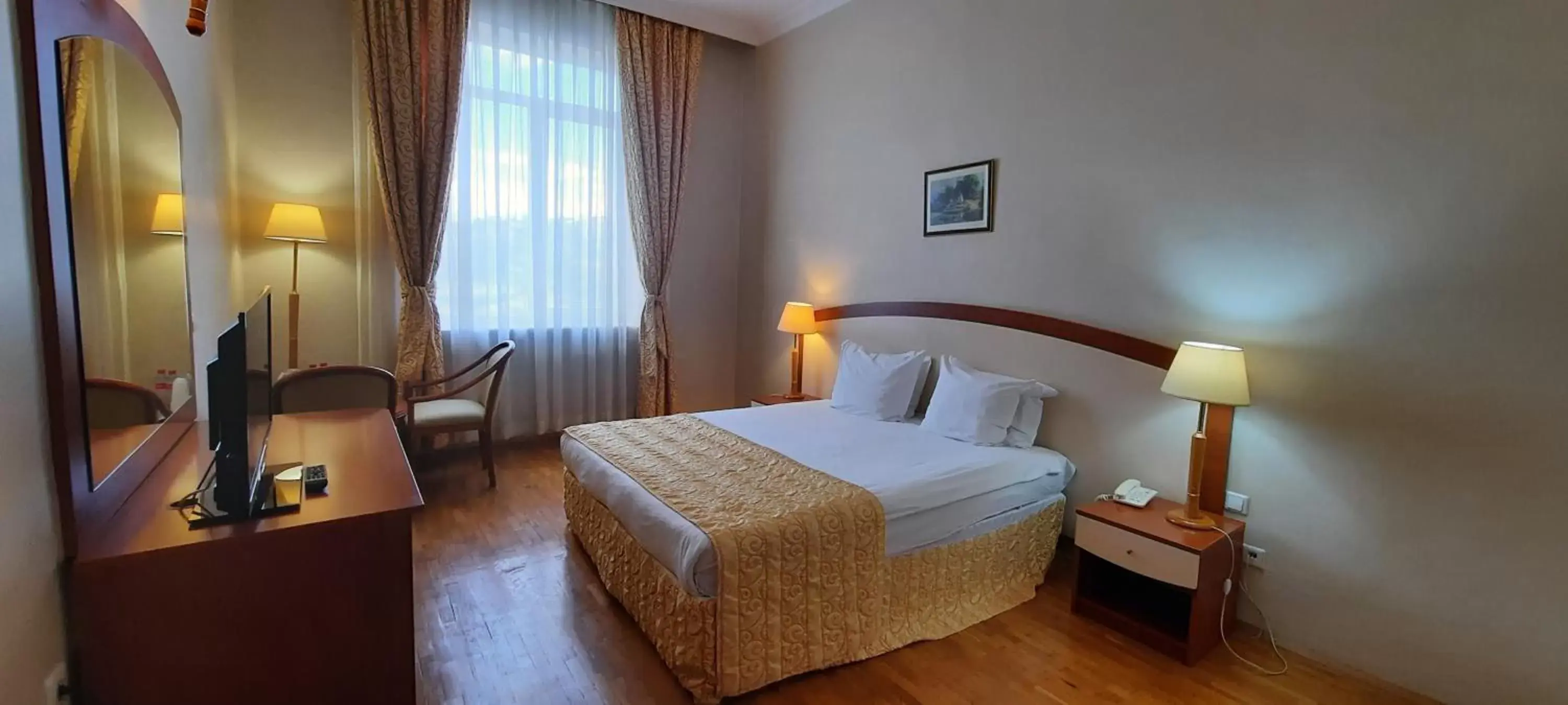 Photo of the whole room, Bed in Ramada Plovdiv Trimontium