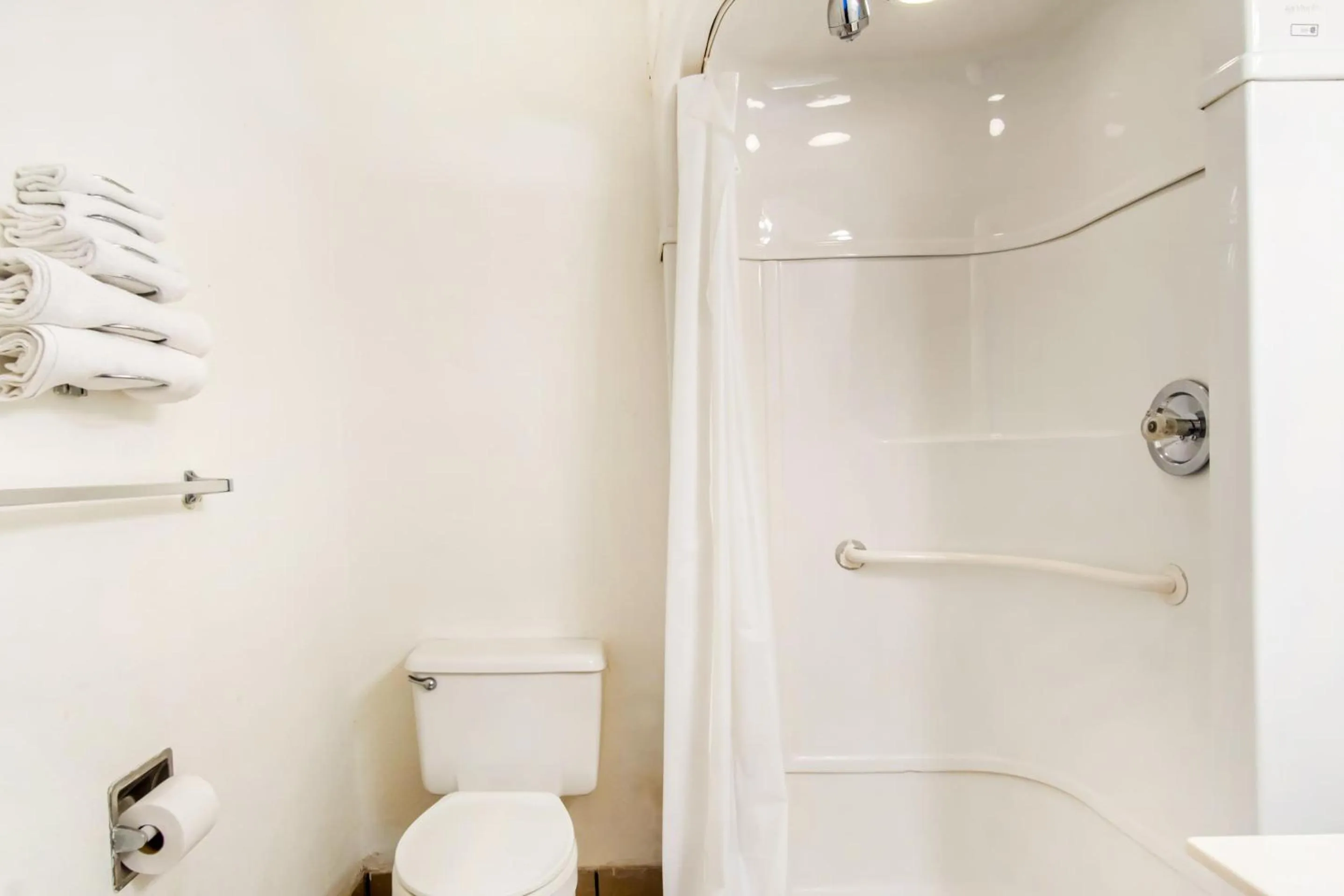 Bathroom in OYO Hotel Oklahoma City Northeast