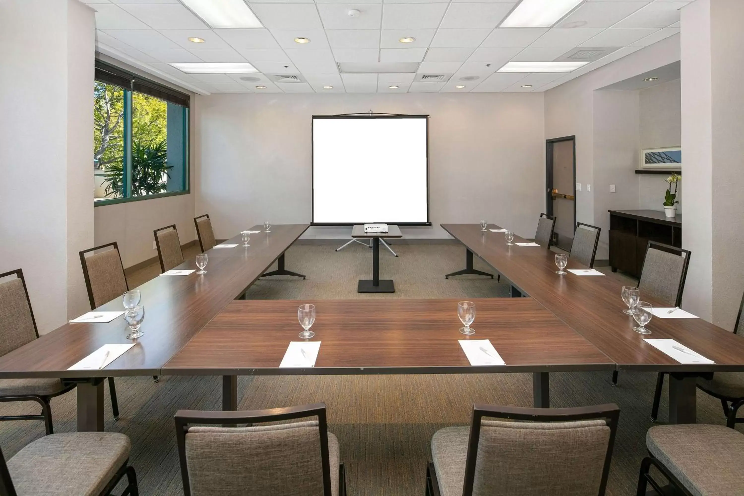 Meeting/conference room in Country Inn & Suites by Radisson, San Diego North, CA