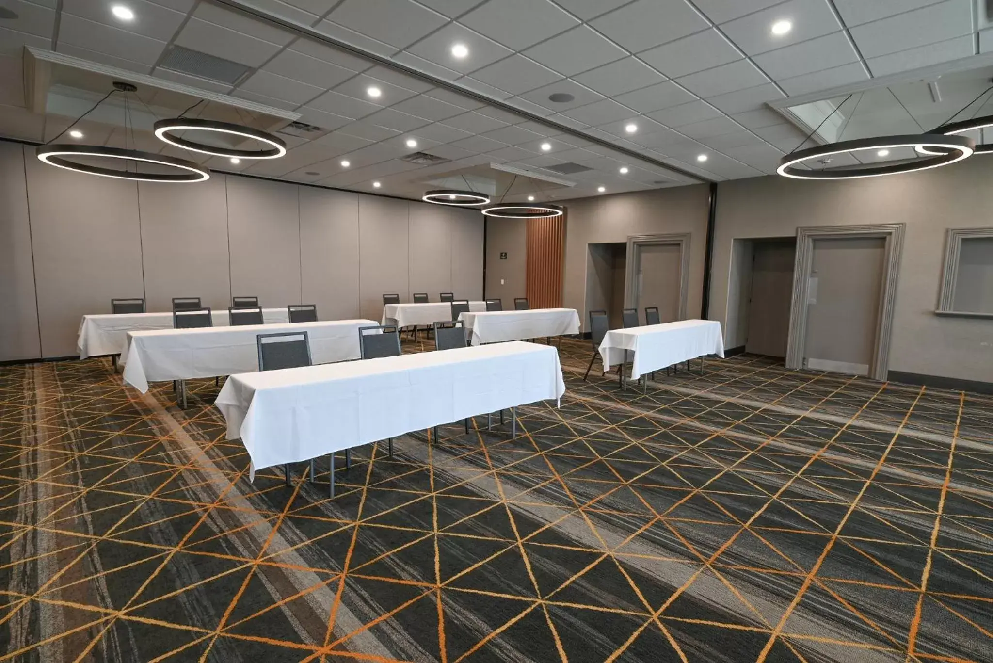 Meeting/conference room in Holiday Inn Cleveland-Mayfield, an IHG Hotel