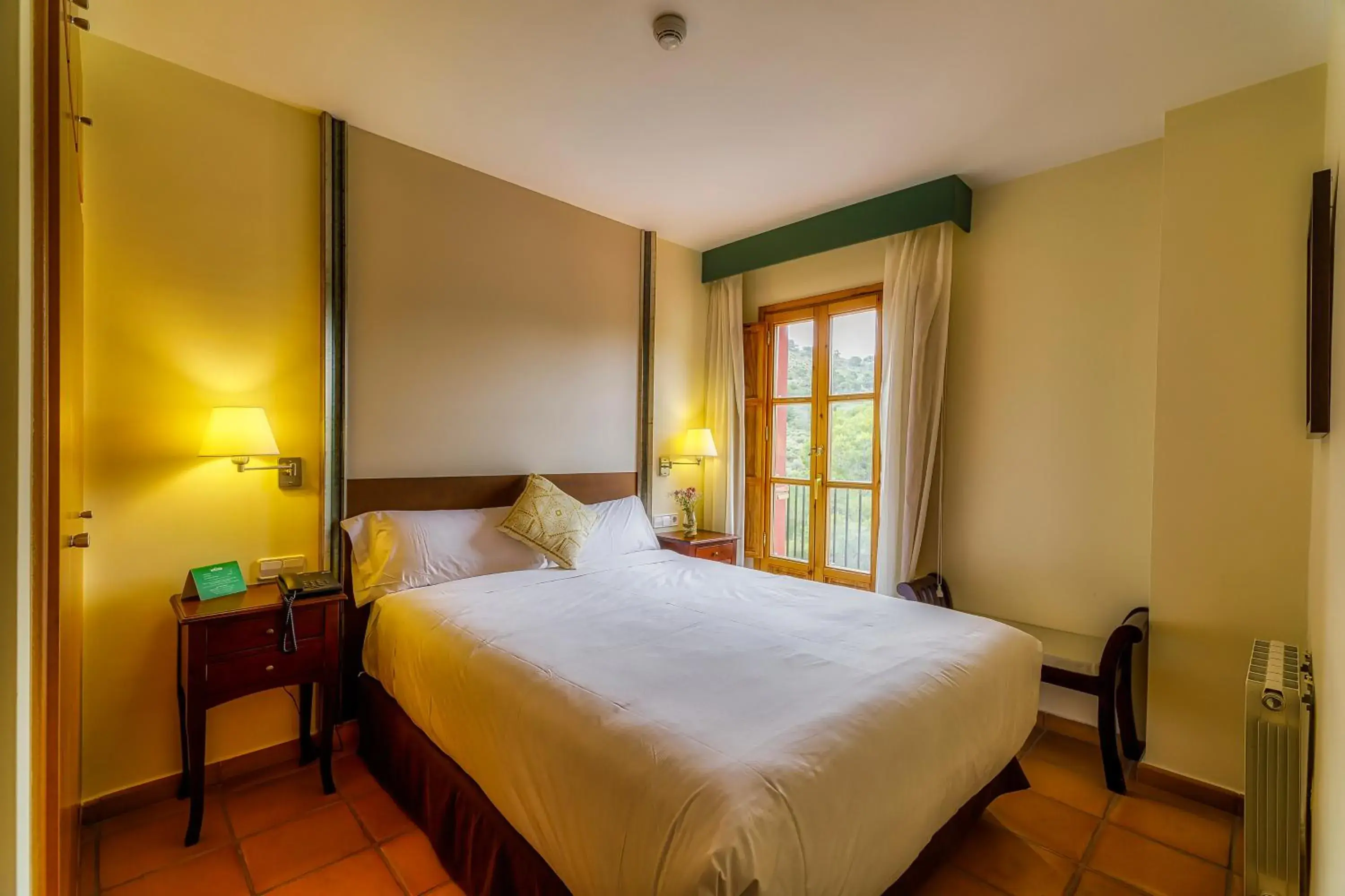 Photo of the whole room, Bed in Jardines de La Santa