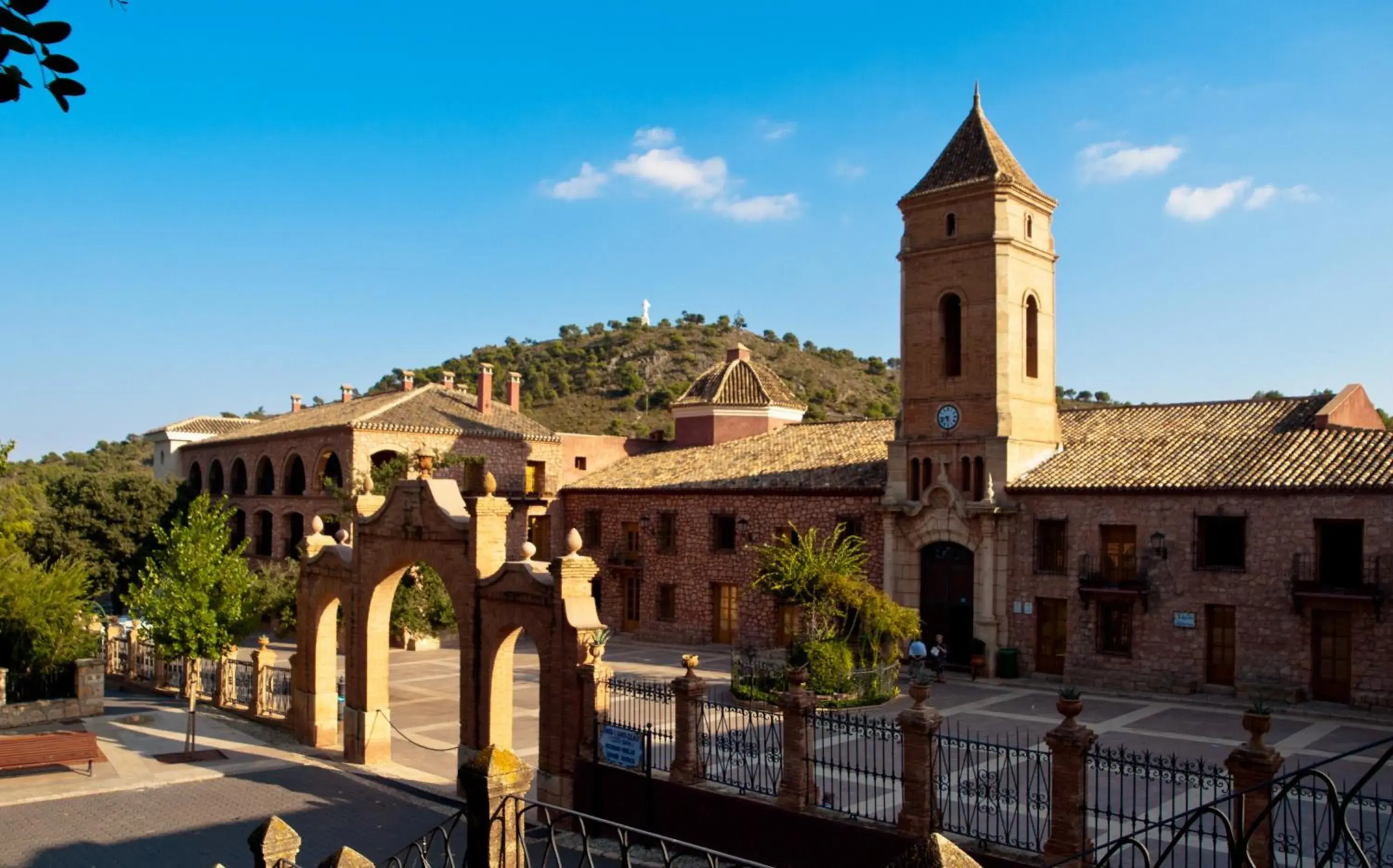 Property building in Jardines de La Santa