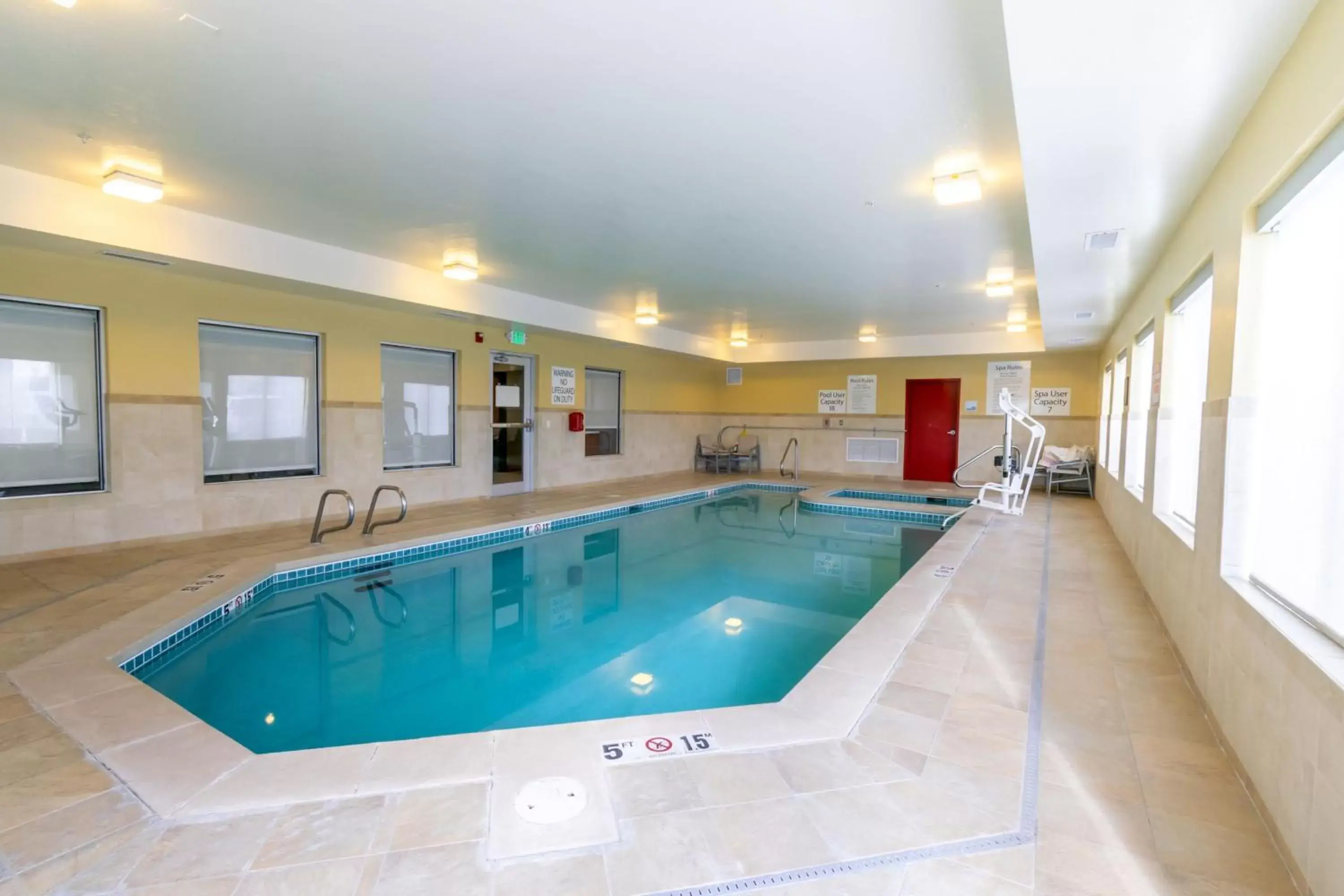 Swimming Pool in Holiday Inn Express Hotel & Suites Limon I-70/Exit 359, an IHG Hotel