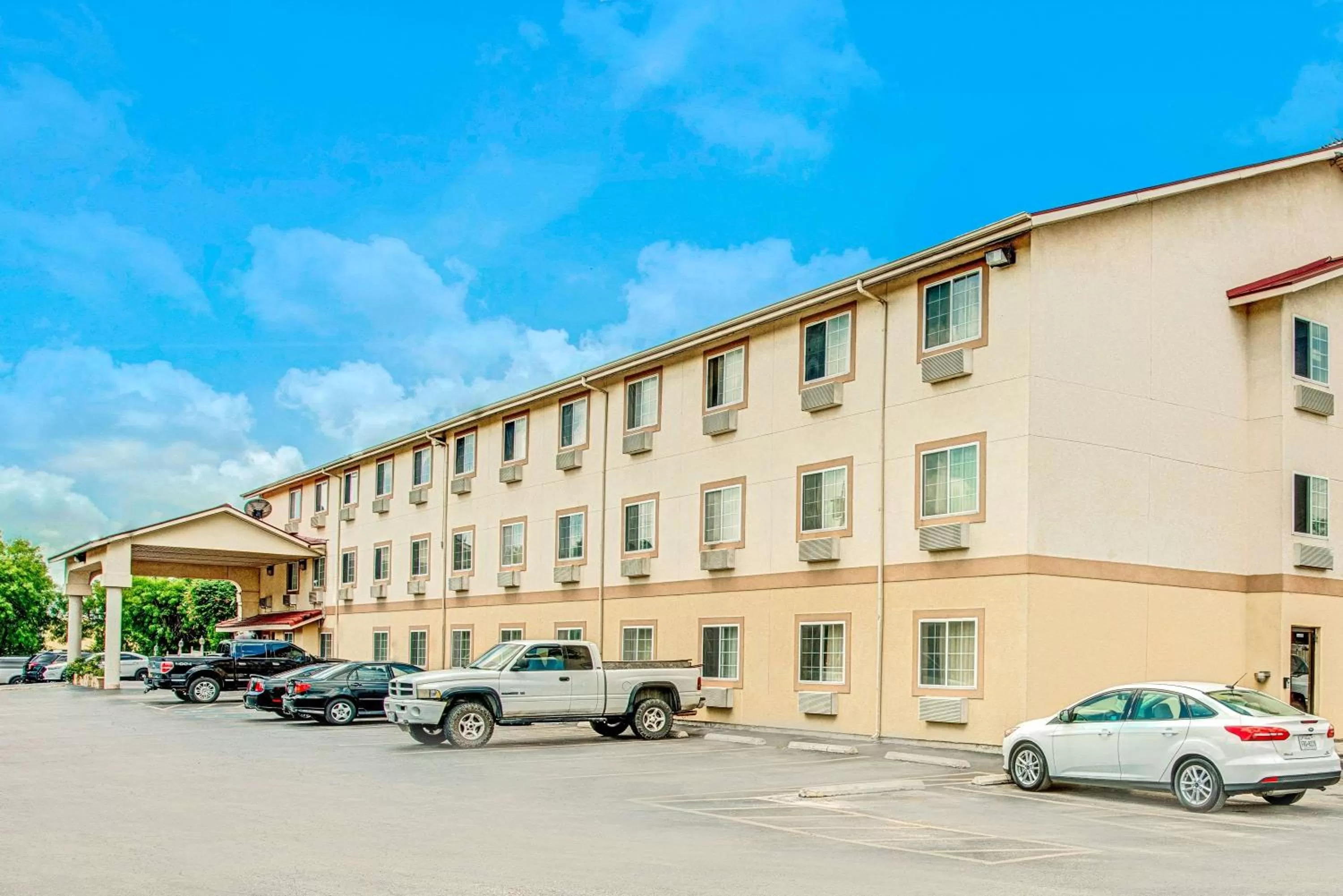 Property building in Super 8 by Wyndham San Antonio/Fiesta
