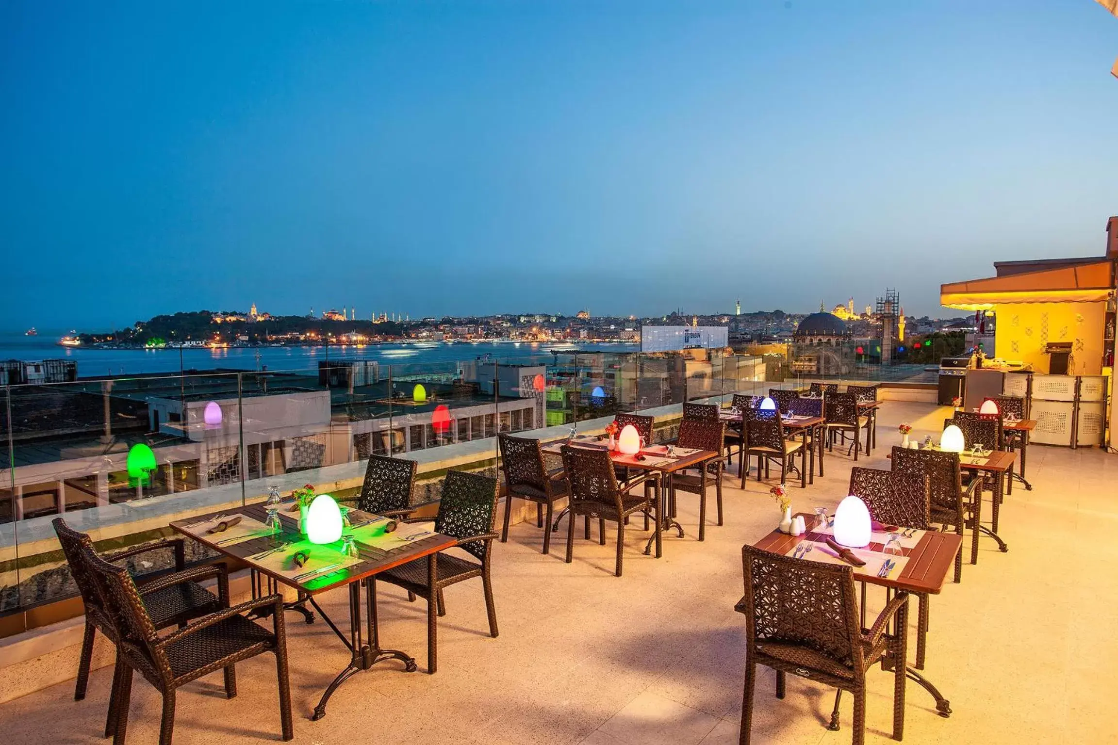 Patio, Restaurant/Places to Eat in Nidya Hotel Galataport